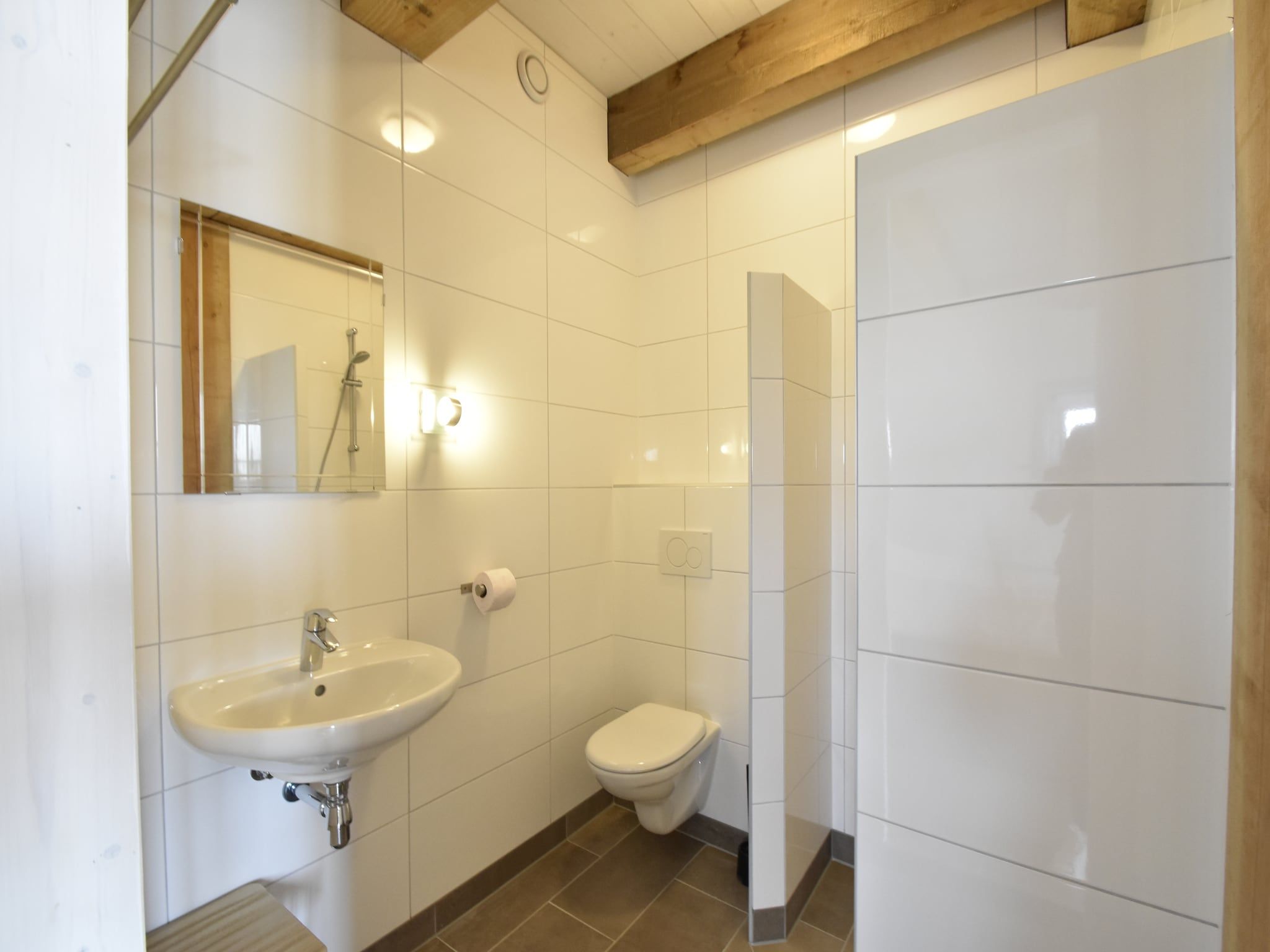 De badkamer van Hazenborgh - Studio Eb in Callantsoog