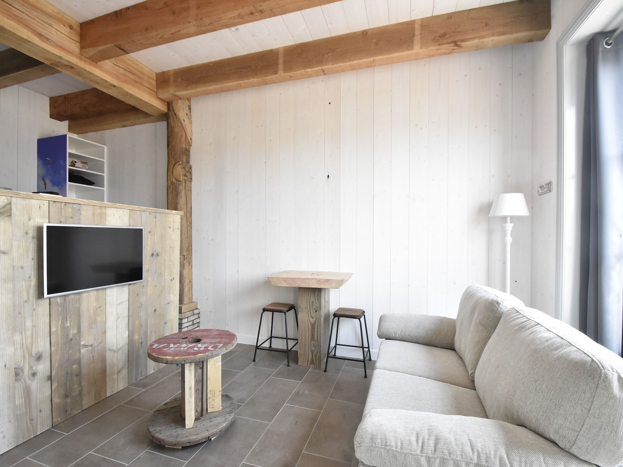 De woonkamer van Hazenborgh - Studio Vloed in Callantsoog