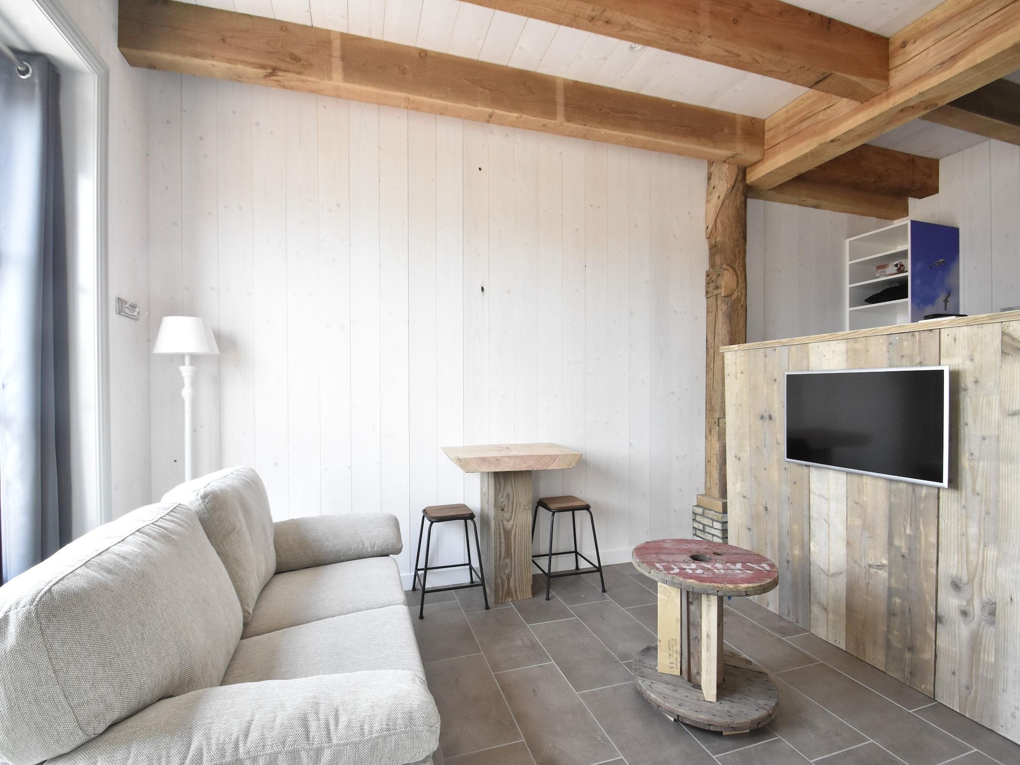De woonkamer van Hazenborgh - Studio Vloed in Callantsoog