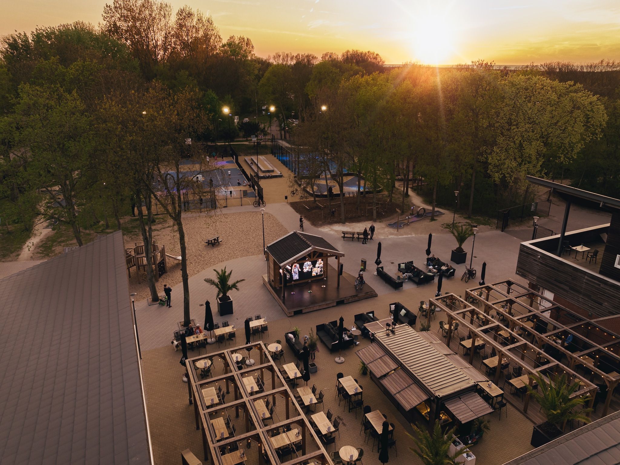 Parkfaciliteiten bij Vakantiepark Kijkduin 8 in Den Haag