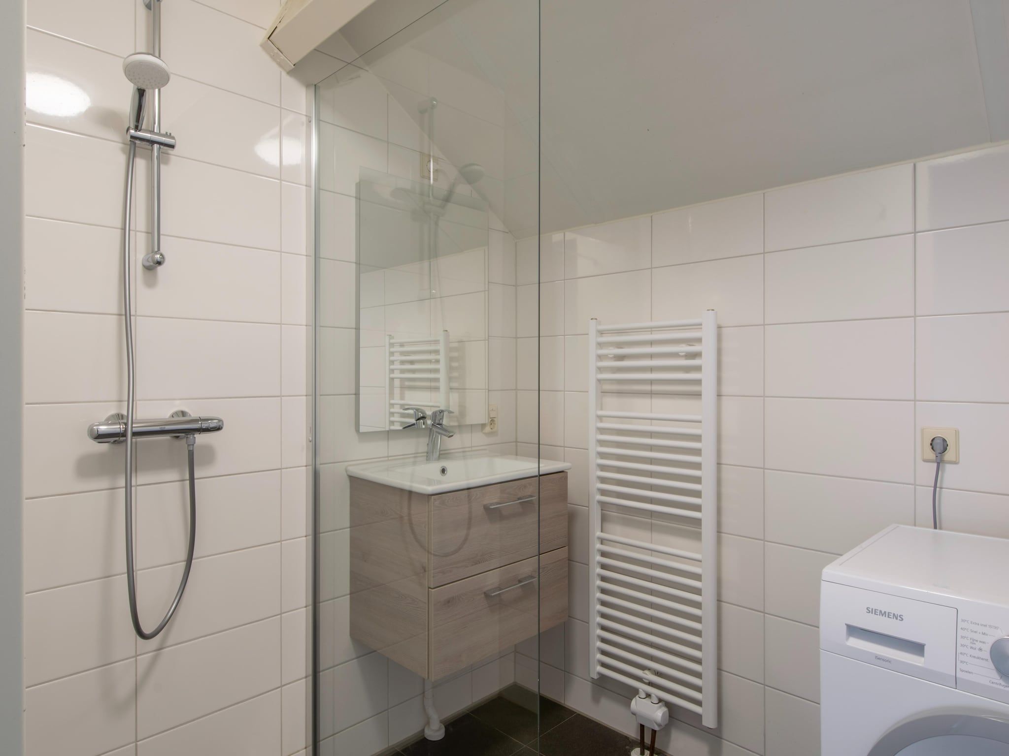 De badkamer van Vakantiepark de Soeten Haert 14 in Renesse