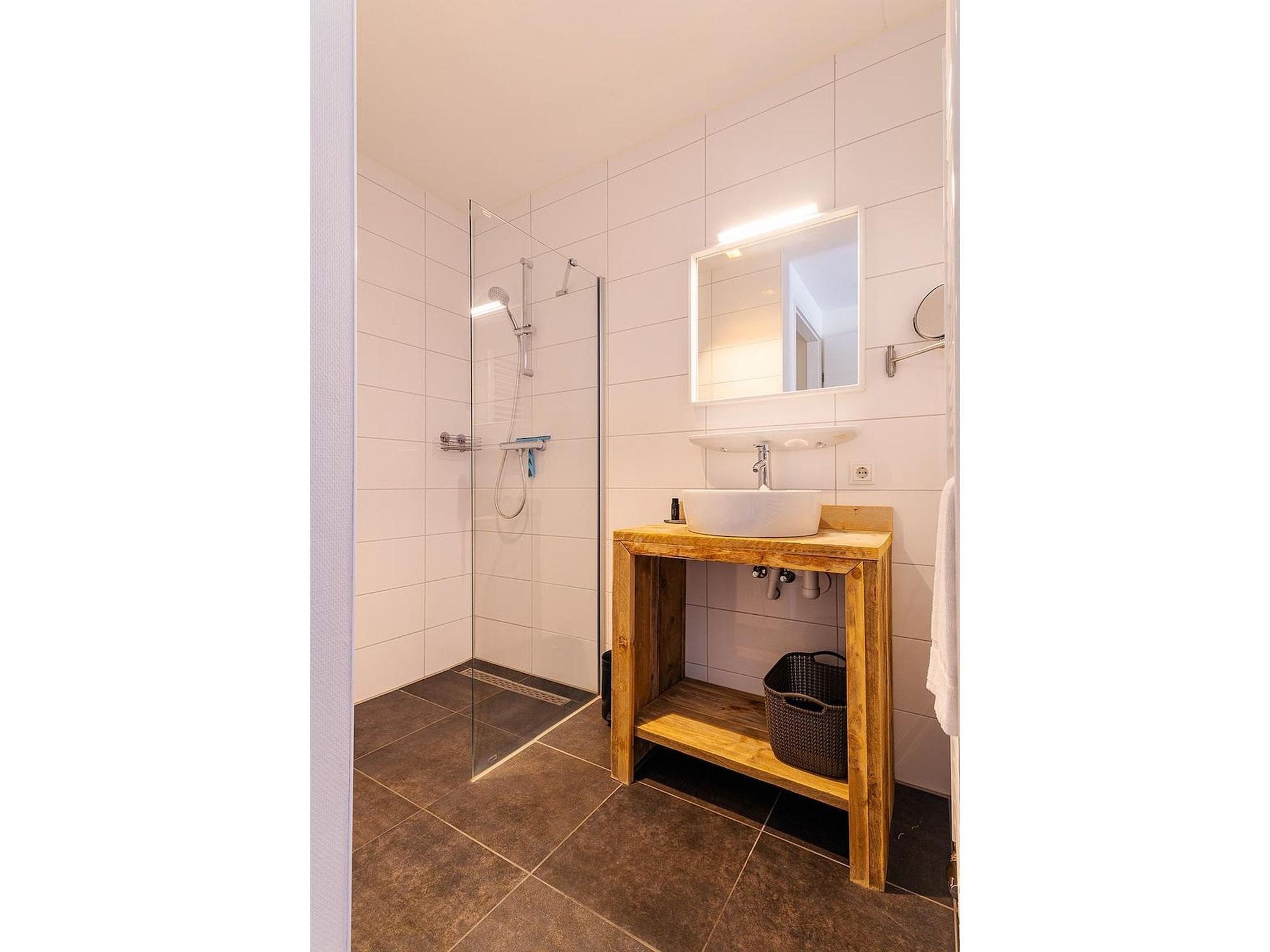De badkamer van appartement Kaapduinseweg 13 Dishoek 13D luxe 6p sauna in Koudekerke
