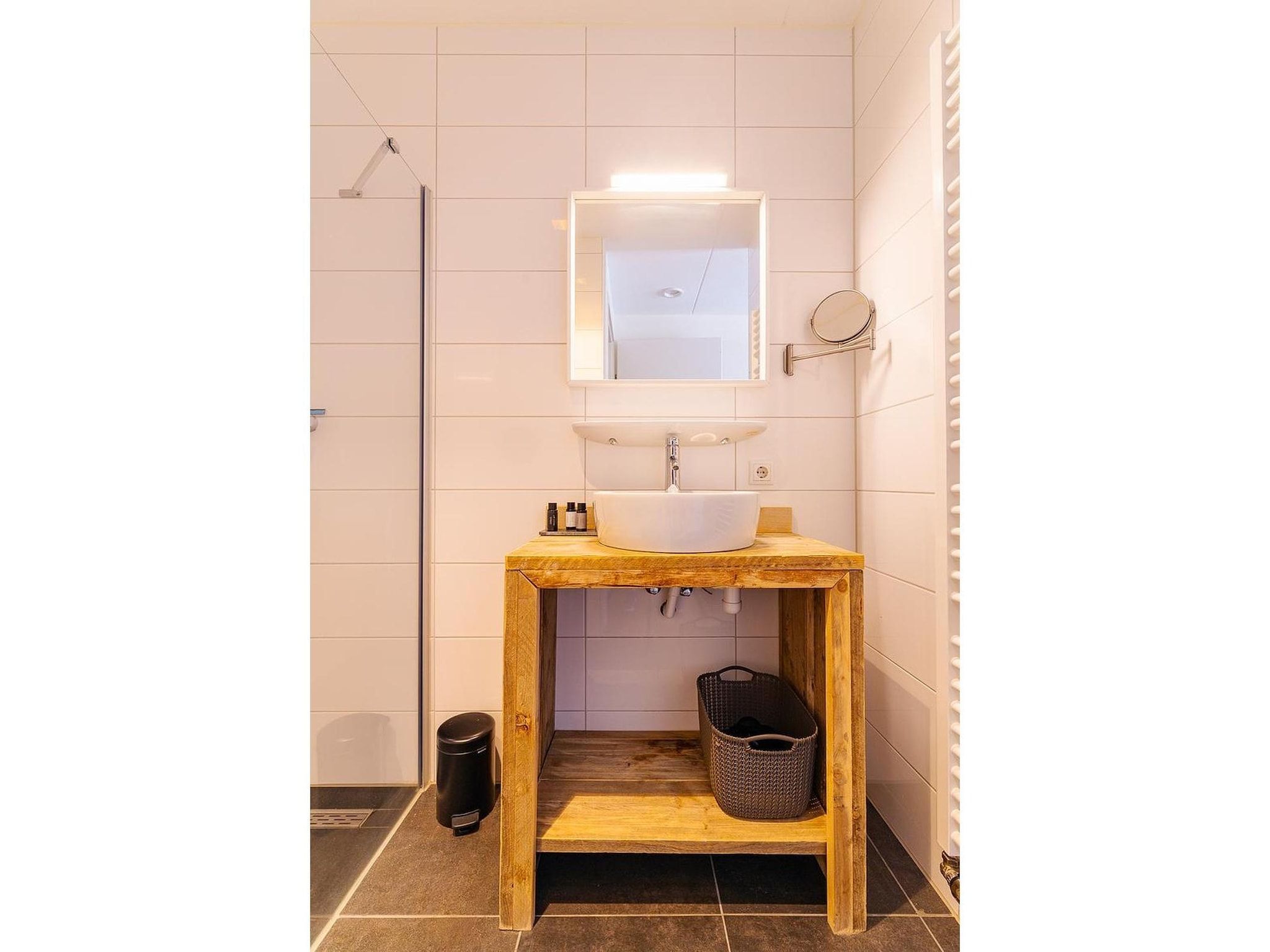 De badkamer van appartement Kaapduinseweg 13 Dishoek 13D luxe 6p sauna in Koudekerke