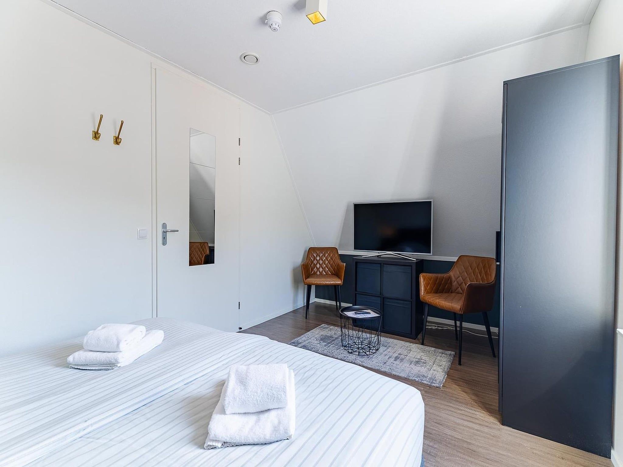 Een slaapkamer van appartement Kaapduinseweg 13 Dishoek 13D luxe 6p sauna in Koudekerke