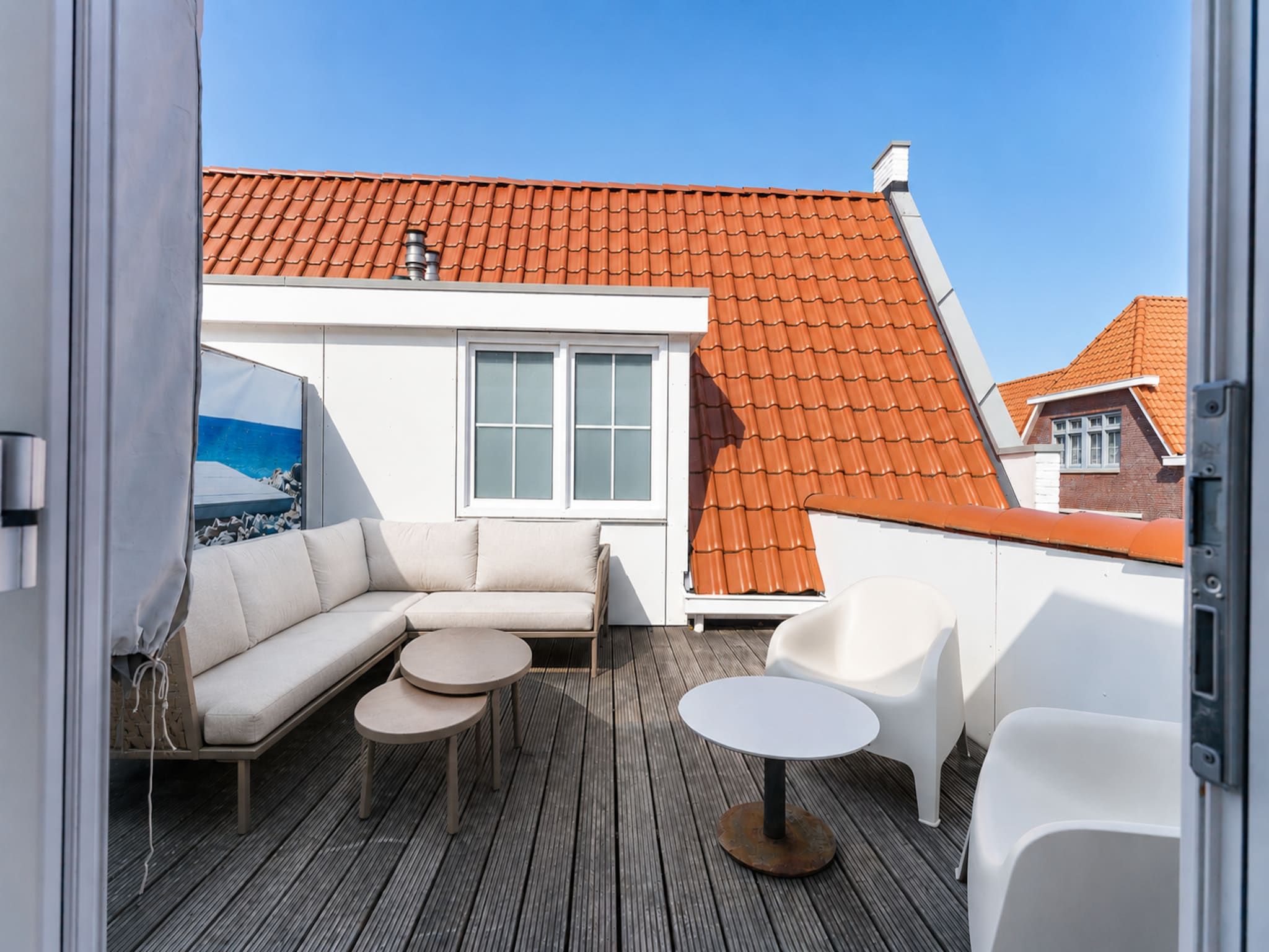 Het terras van appartement Kaapduinseweg 13 Dishoek 13D luxe 6p sauna in Koudekerke