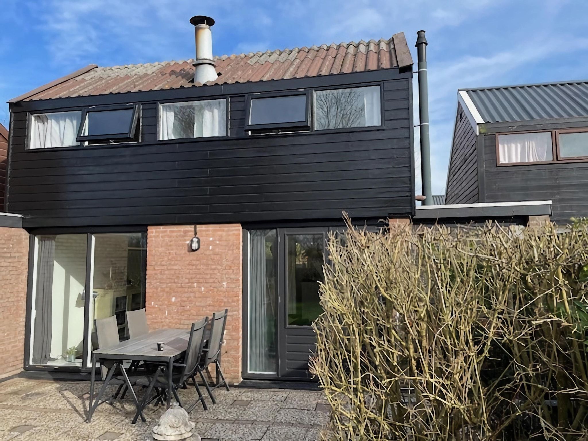 De buitenkant van De Reker Zon in Warmenhuizen