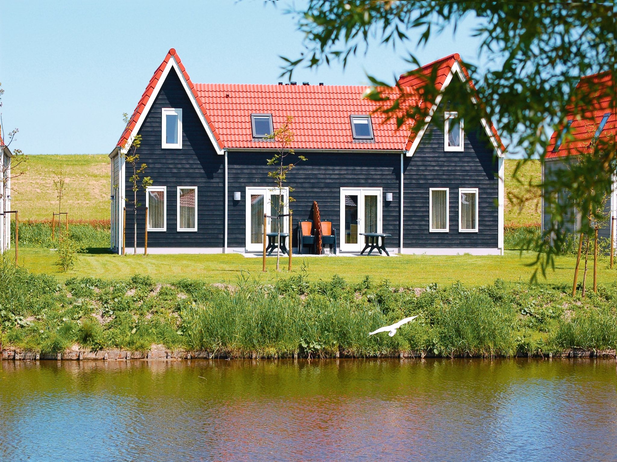 De buitenkant van Aquadelta 31 in Bruinisse