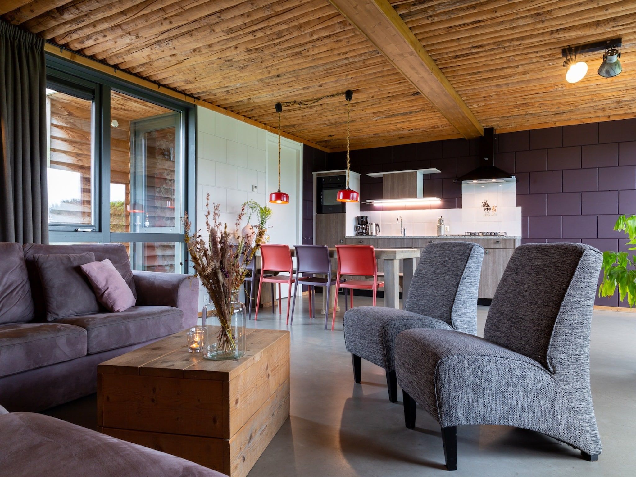 De woonkamer van Koe in de Kost 3 in Heeten