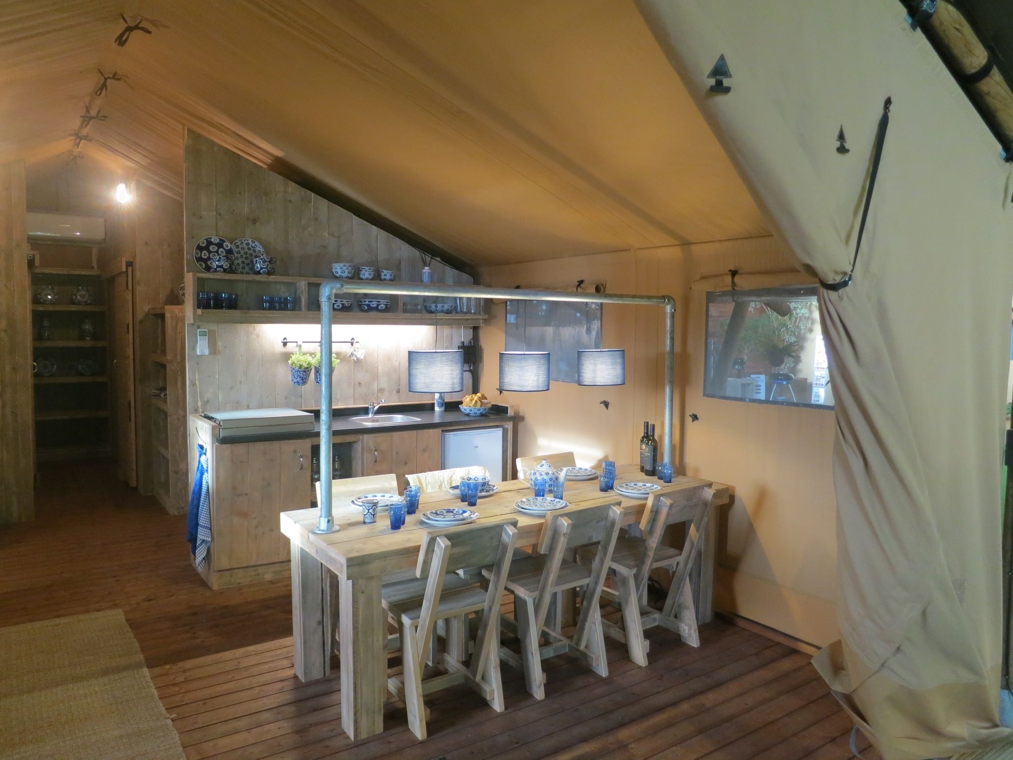 De keuken van Vakantiepark Eigen Wijze 7 in Bant