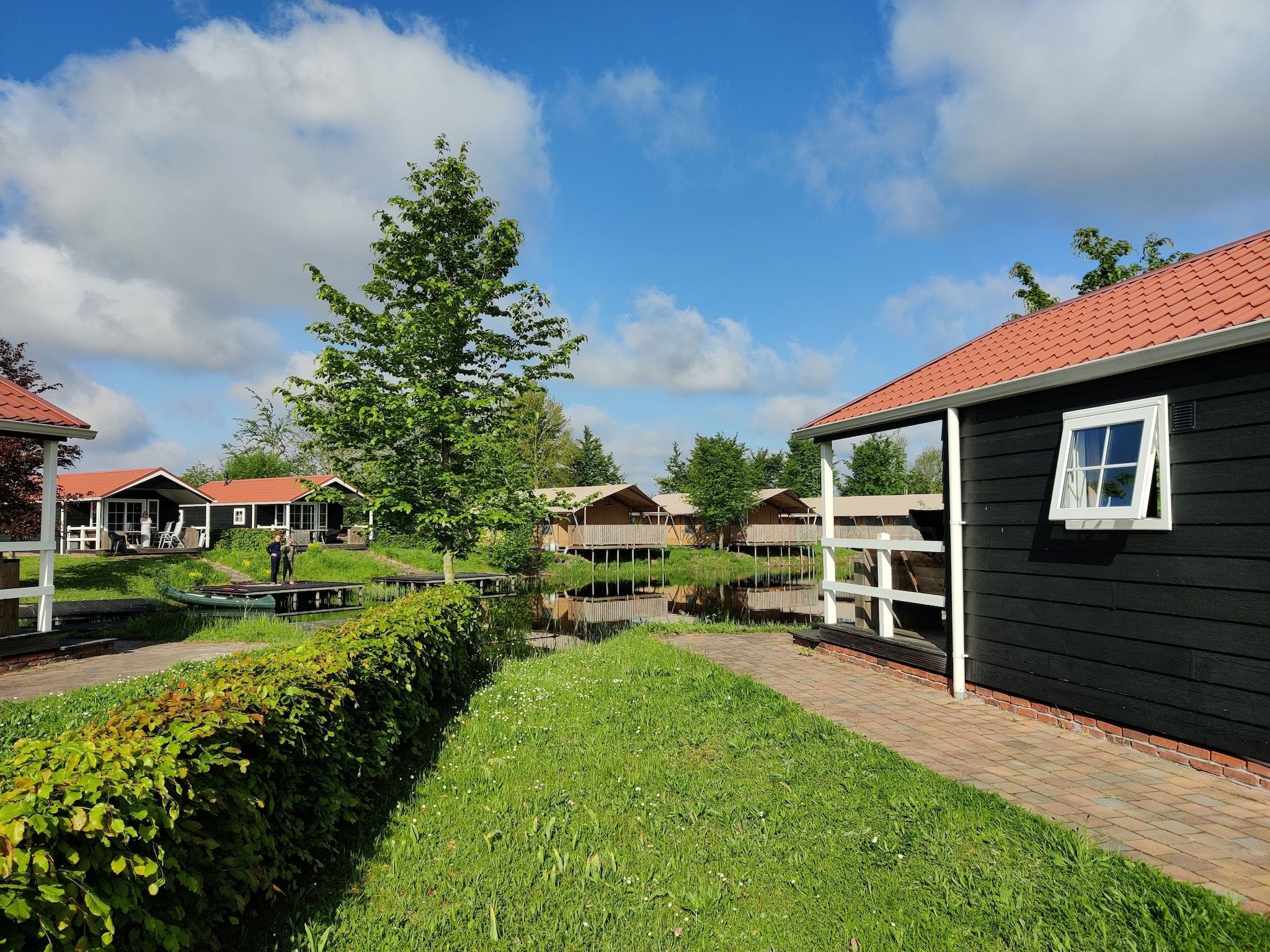 De tuin van Vakantiepark Eigen Wijze 8 in Bant