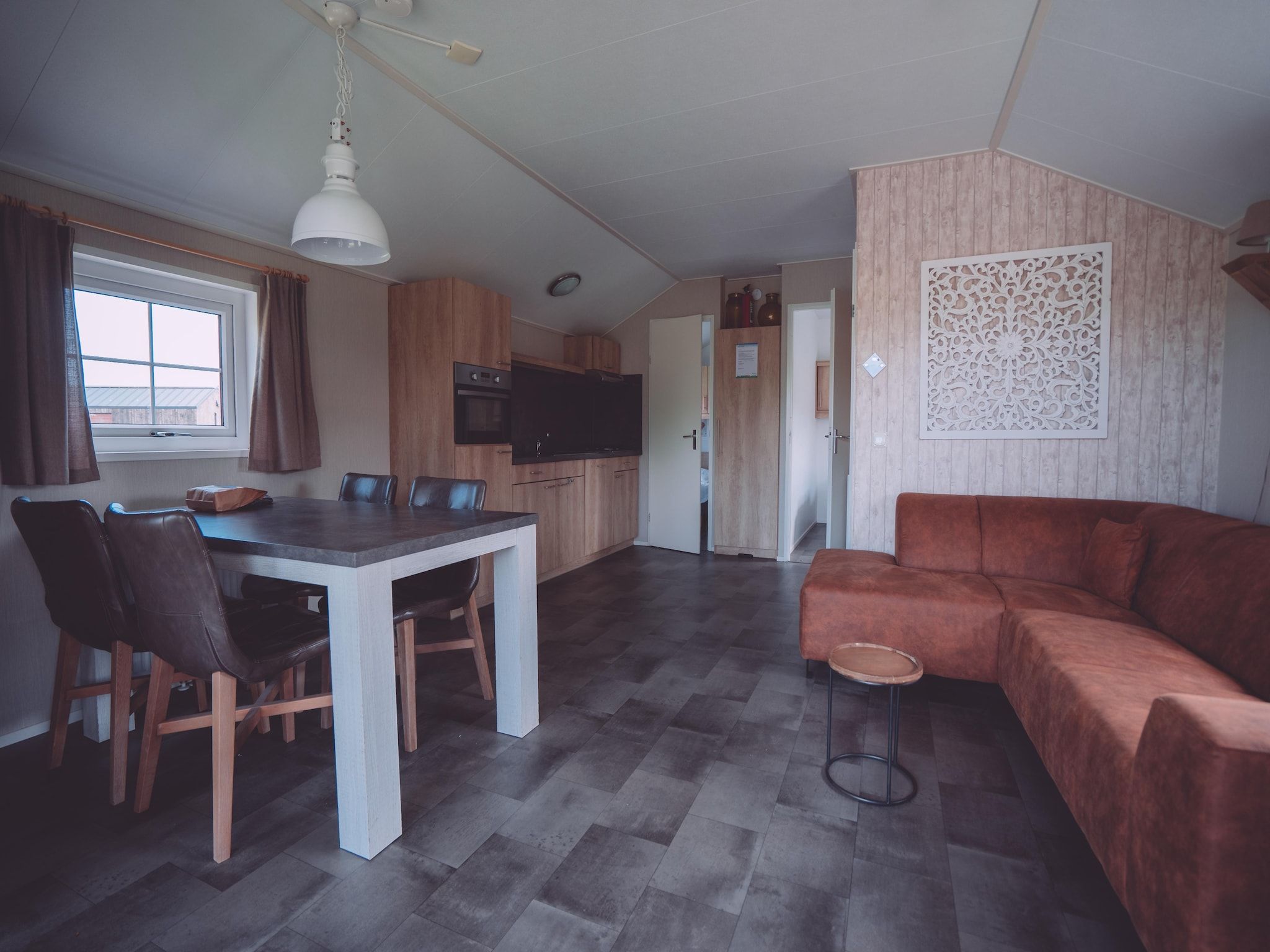 De woonkamer van Vakantiepark Eigen Wijze 8 in Bant