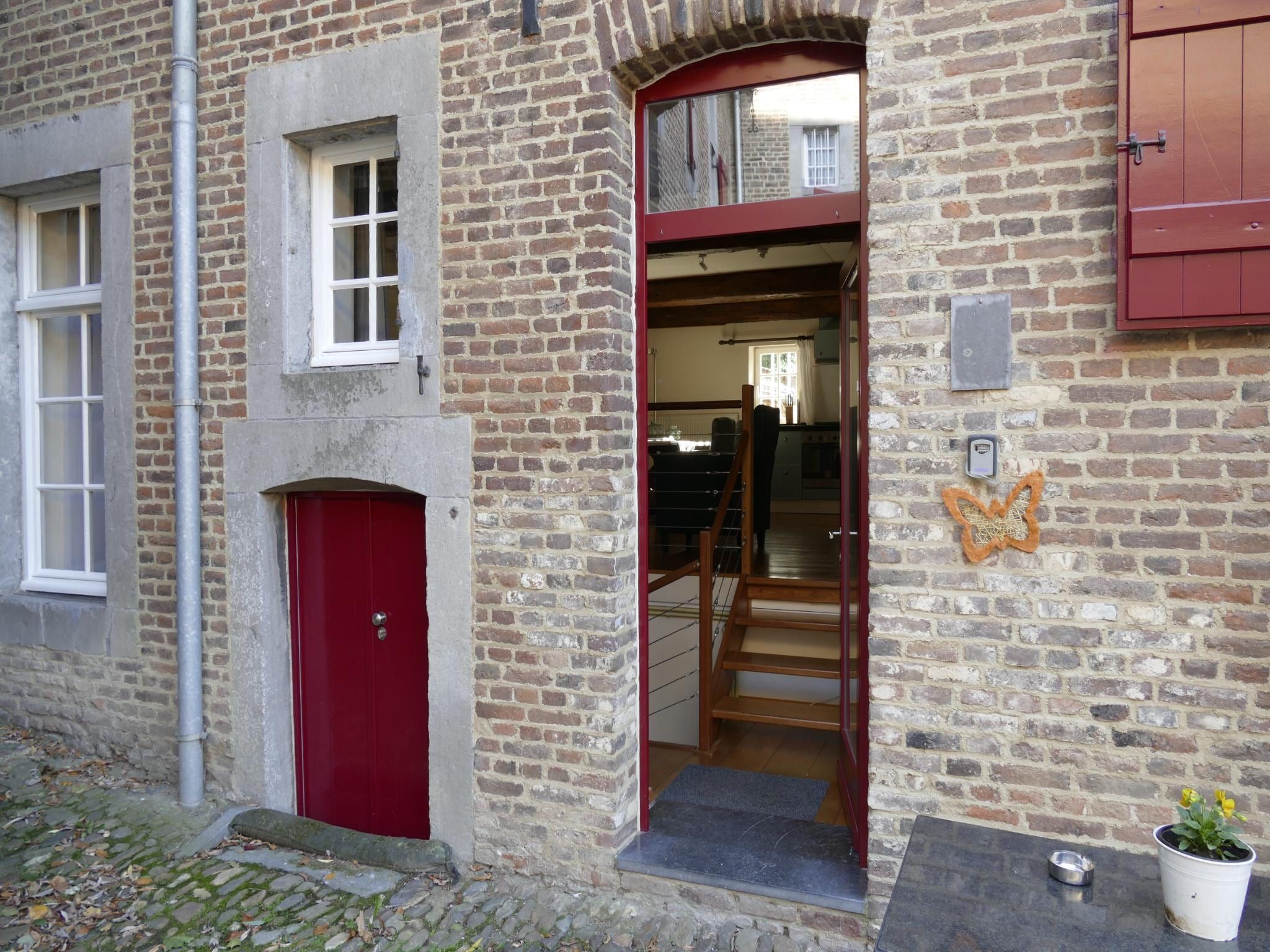De buitenkant van Meschermolen 1 in Mesch-Eijsden