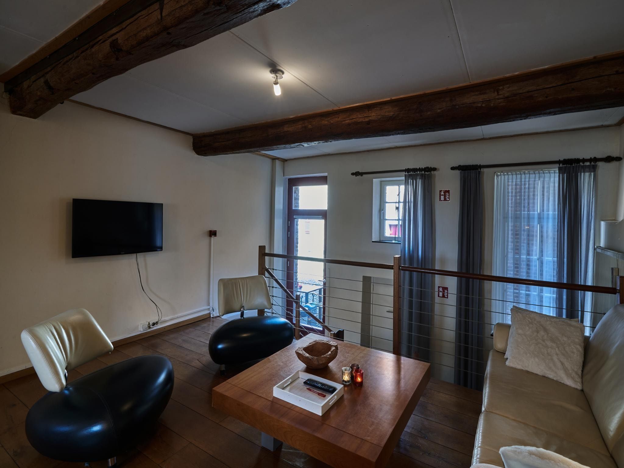 De woonkamer van Meschermolen 1 in Mesch-Eijsden