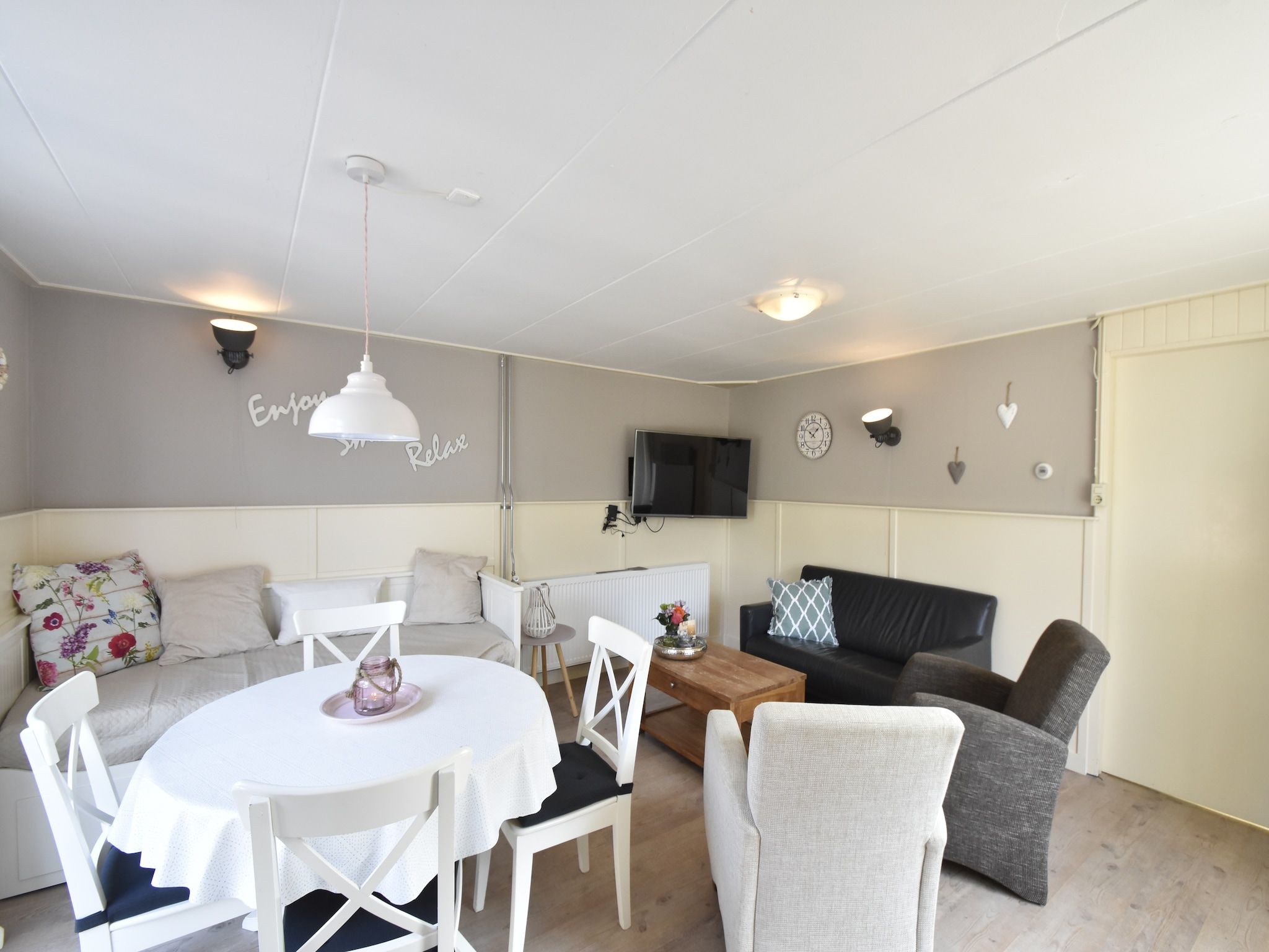 De woonkamer van Storm Bries in Callantsoog