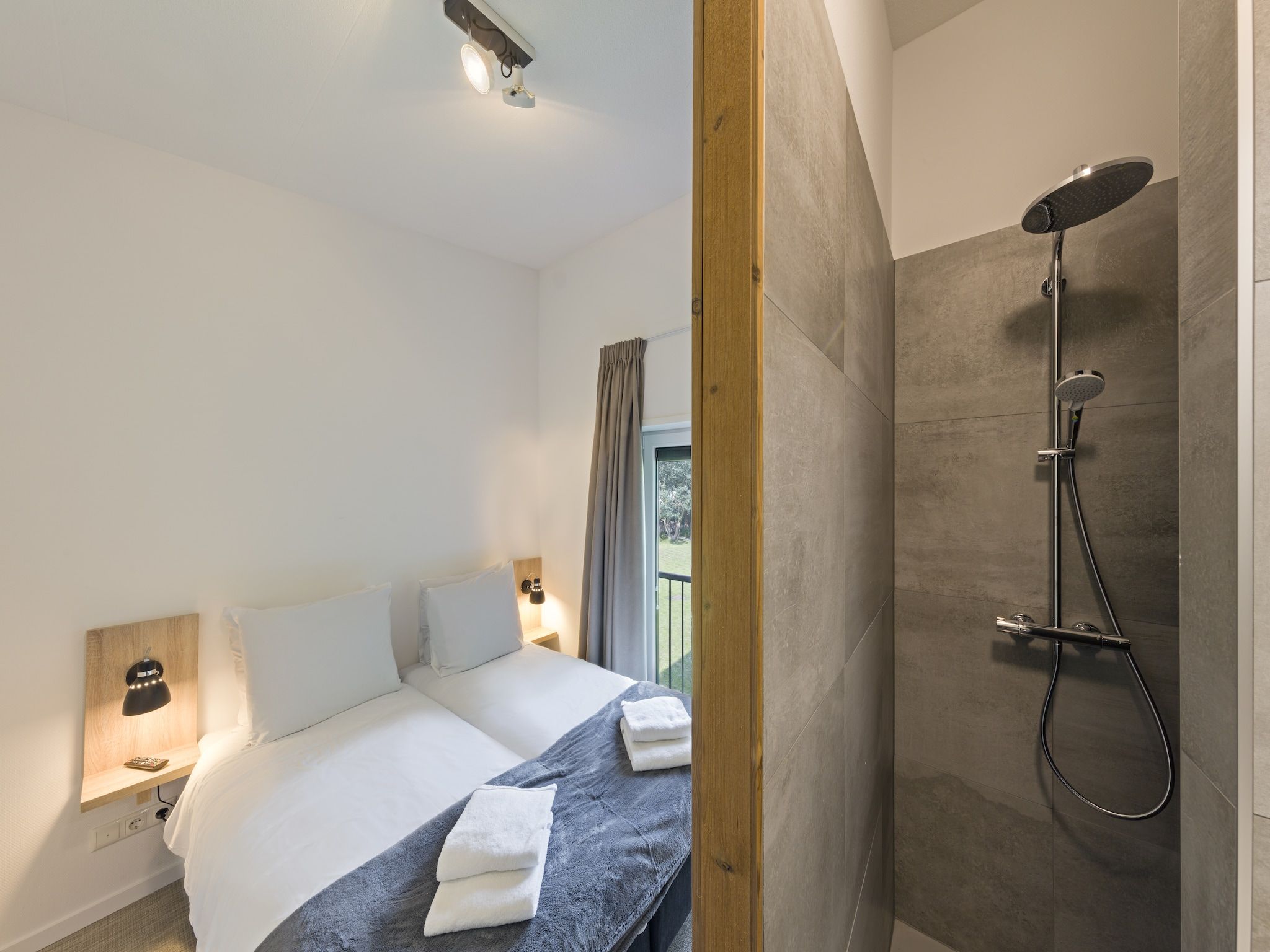 De badkamer van Noordzee Resort Vlissingen 3 in Vlissingen