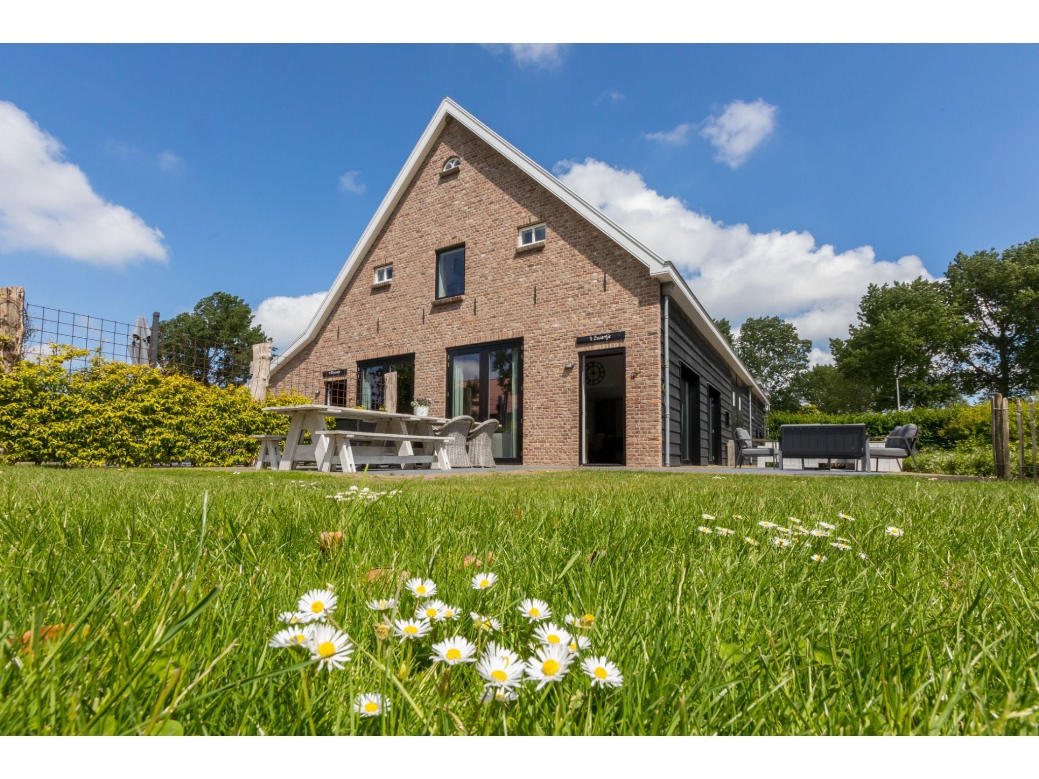 De buitenkant van Lepelstraat 18B  Vrouwenpolder "'t Zwartje" in Vrouwenpolder