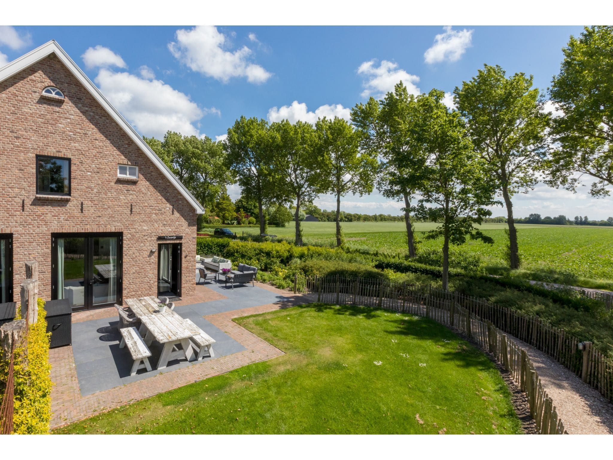 De buitenkant van Familiehuis - Lepelstraat 18AB  Vrouwenpolder in Vrouwenpolder