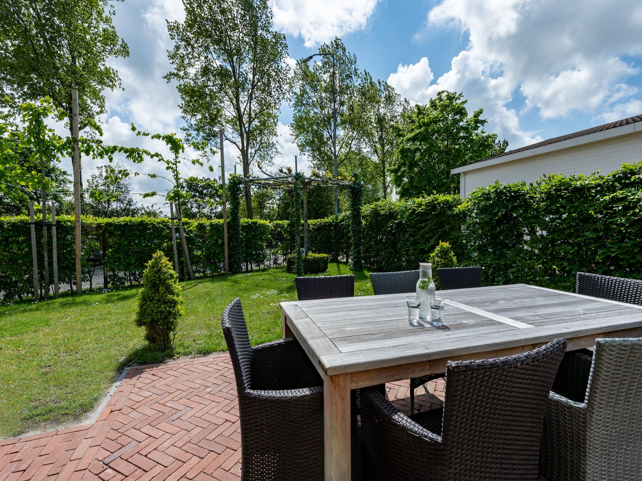 Het terras van Cardium 33 in Kamperland