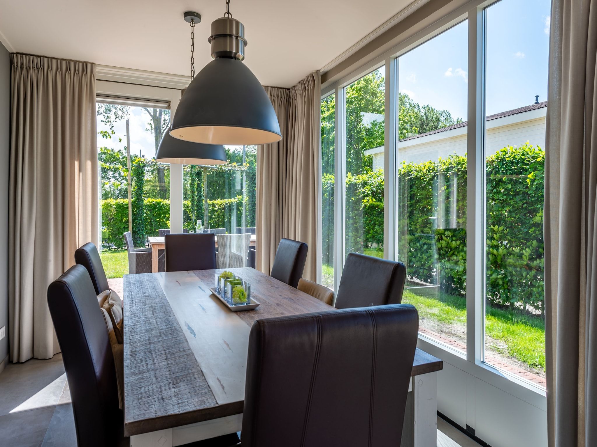 De eetkamer van Cardium 33 in Kamperland