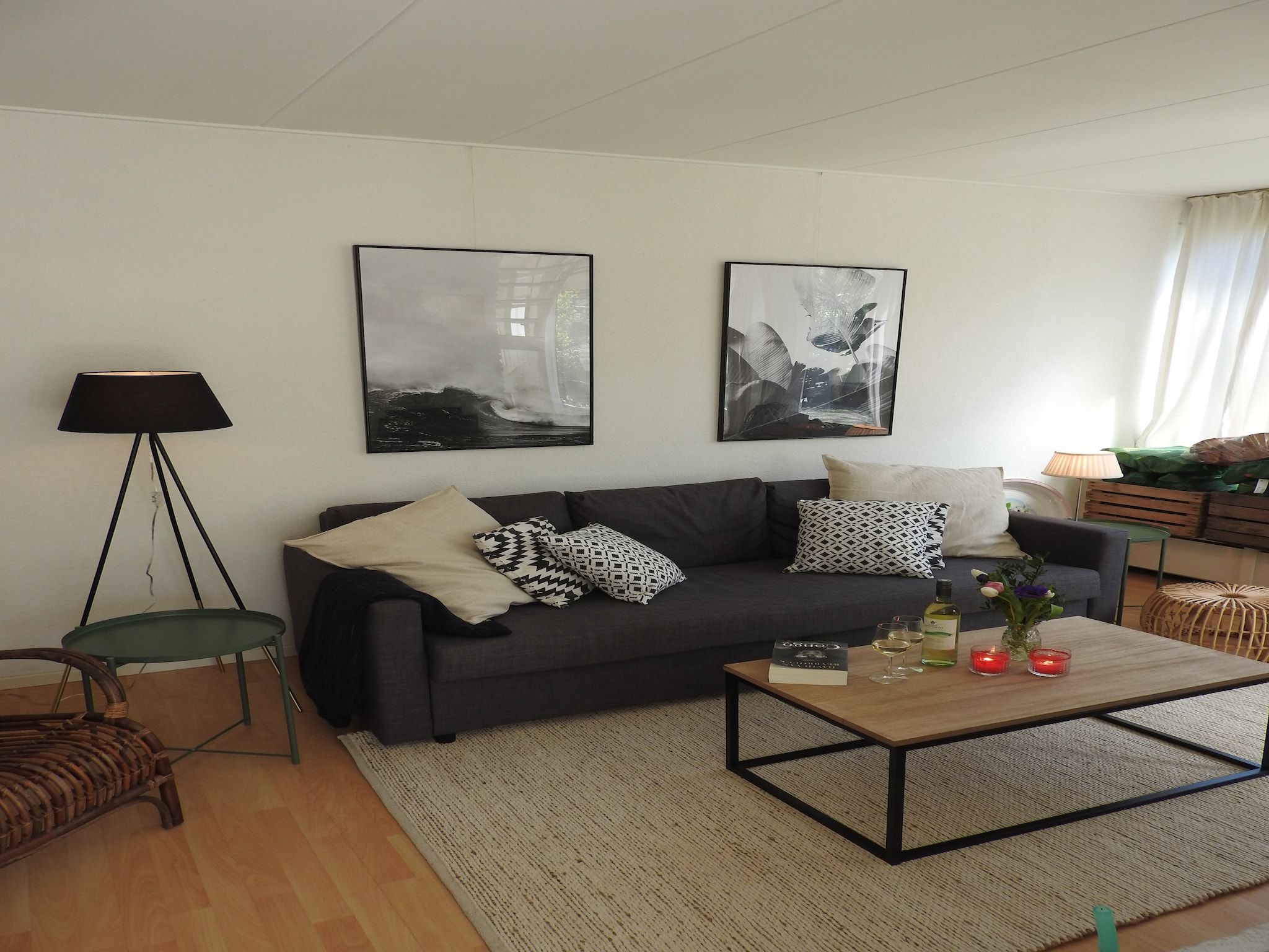 De woonkamer van June's Cabin in Noordwijkerhout