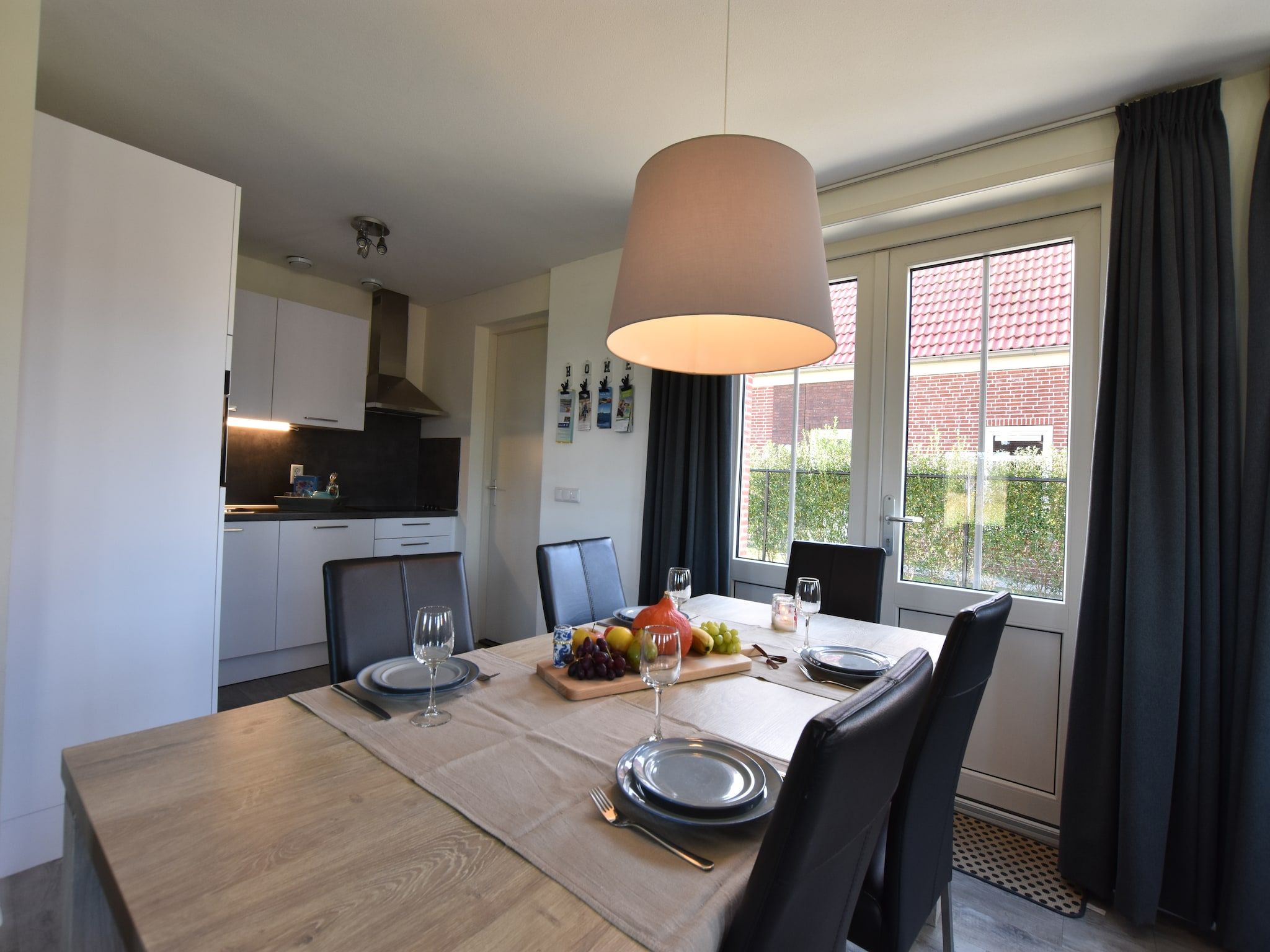 De eetkamer van Krokus 10 in Breskens