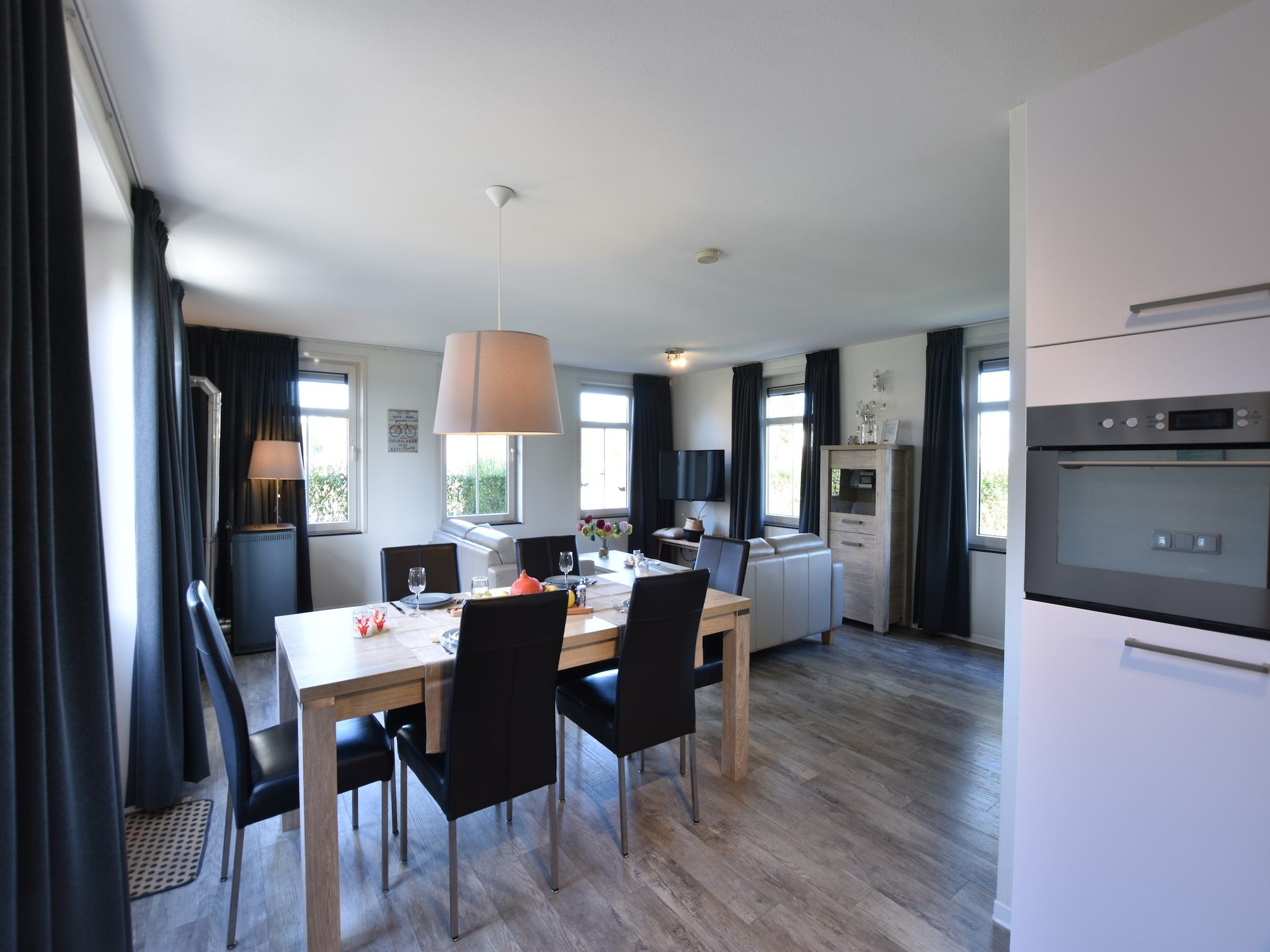 De eetkamer van Krokus 10 in Breskens