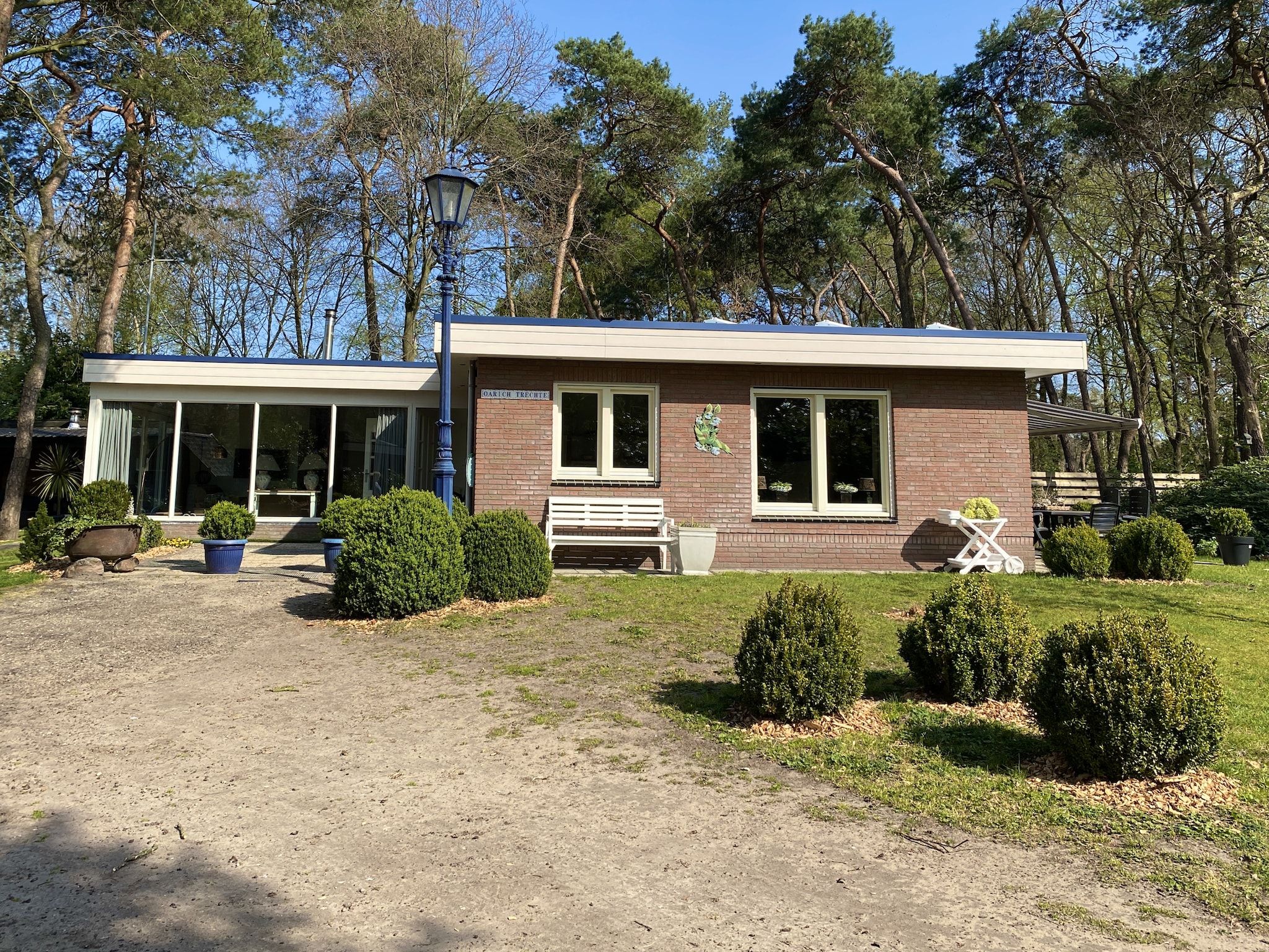 De buitenkant van Oarich Trechte in Reutum-Weerselo
