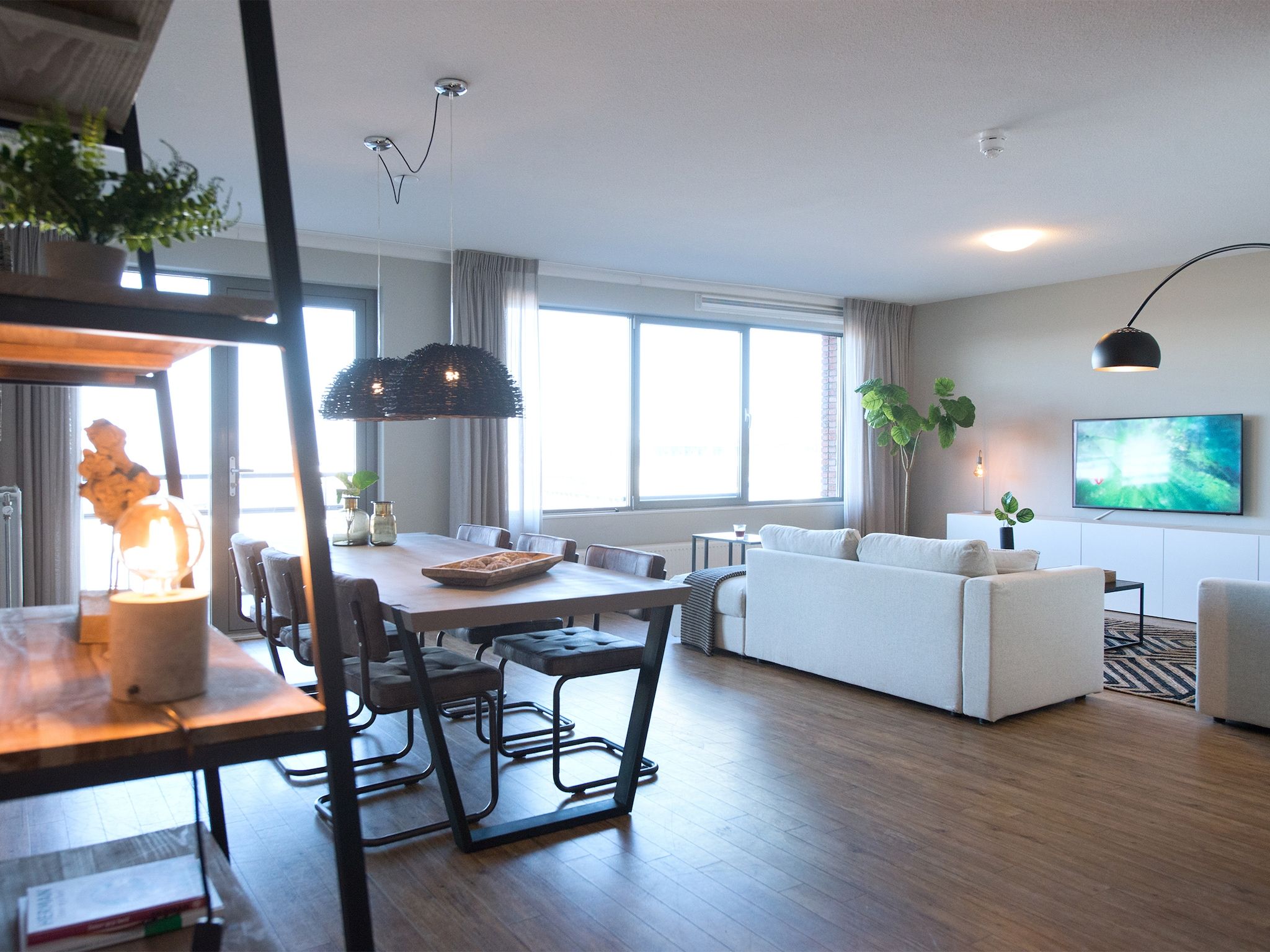 De woonkamer van Scheveningen Harbour 66 in Scheveningen