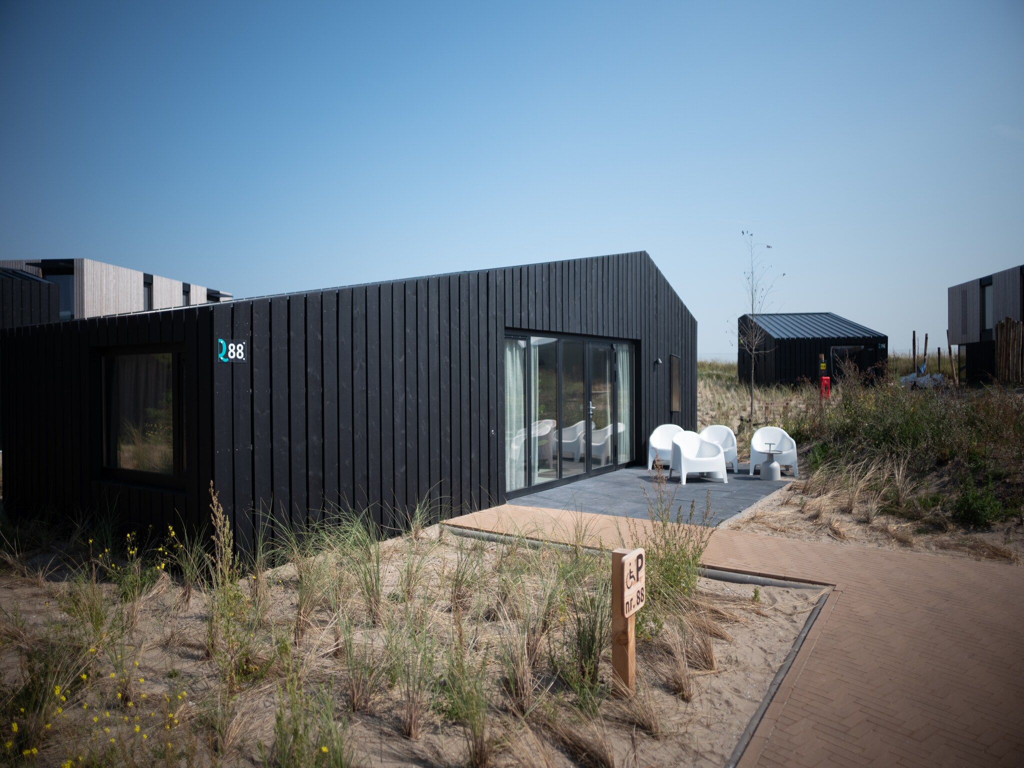 De buitenkant van Sea Lodges Zandvoort 1 in Zandvoort