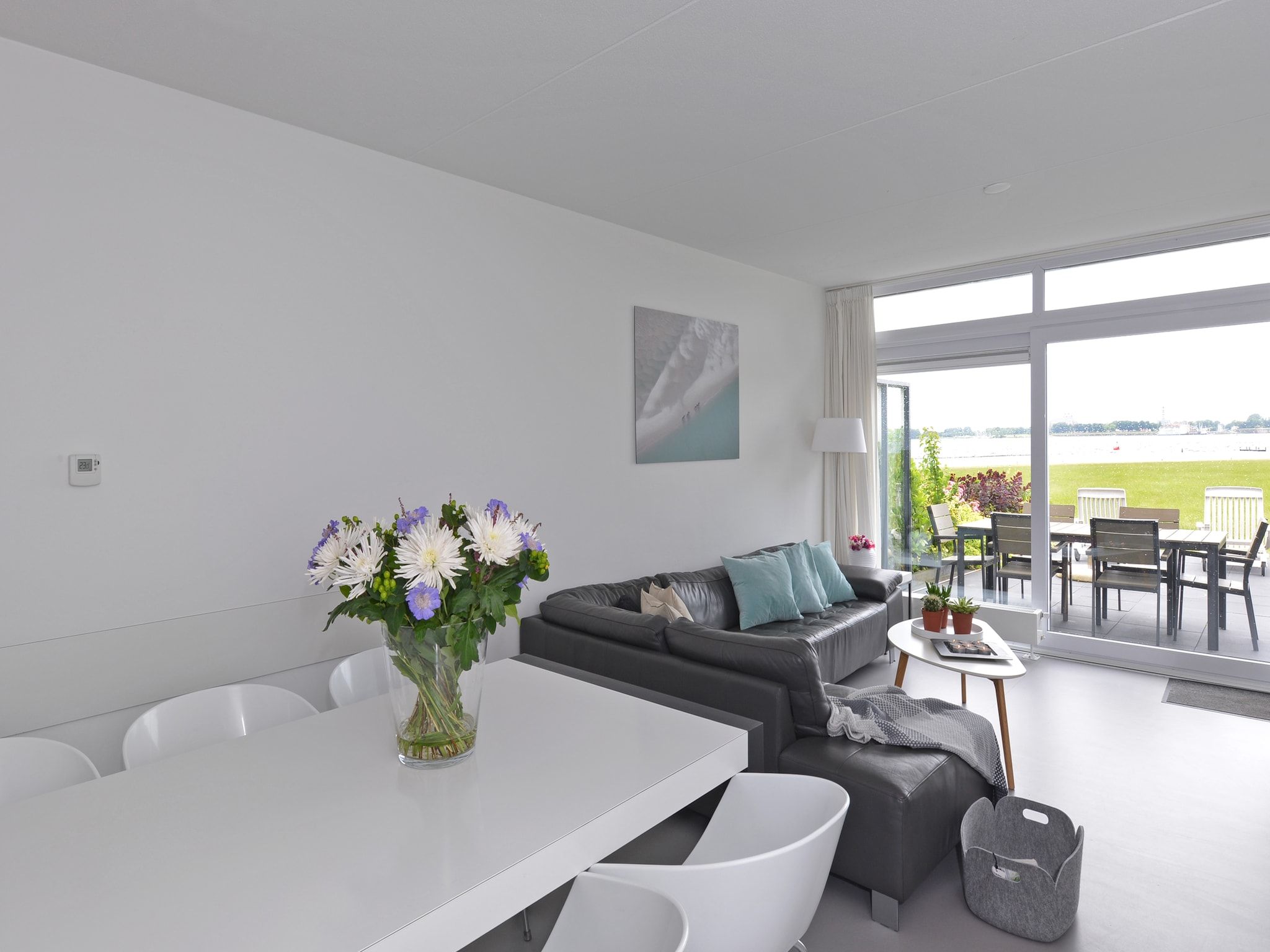 De woonkamer van Havenweg 12 in Kamperland