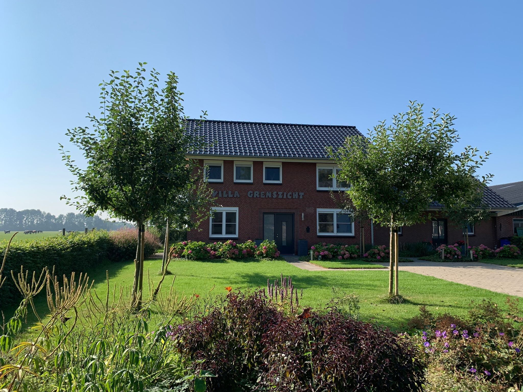 De buitenkant van Villa Grenszicht in Megchelen