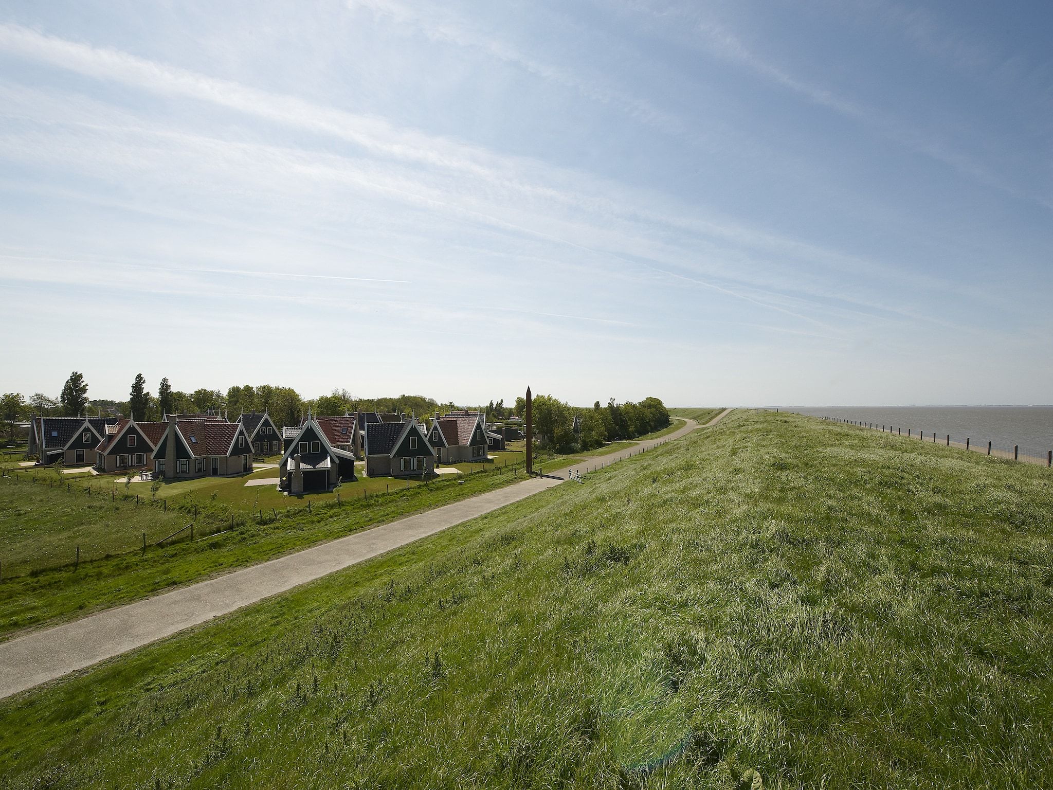 Parkfaciliteiten bij Recreatiepark Wiringherlant - Villa 18 in Hippolytushoef
