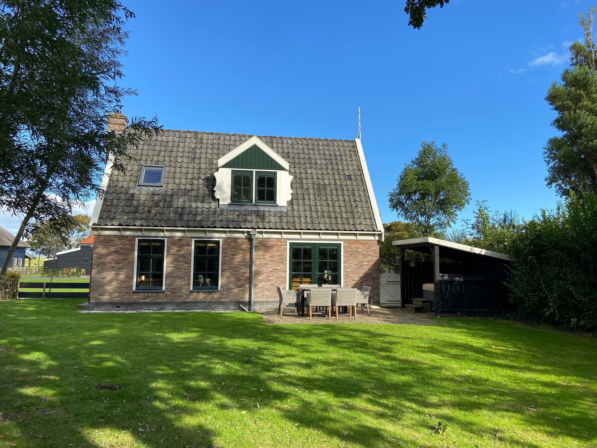 De buitenkant van Recreatiepark Wiringherlant - Villa 18 in Hippolytushoef