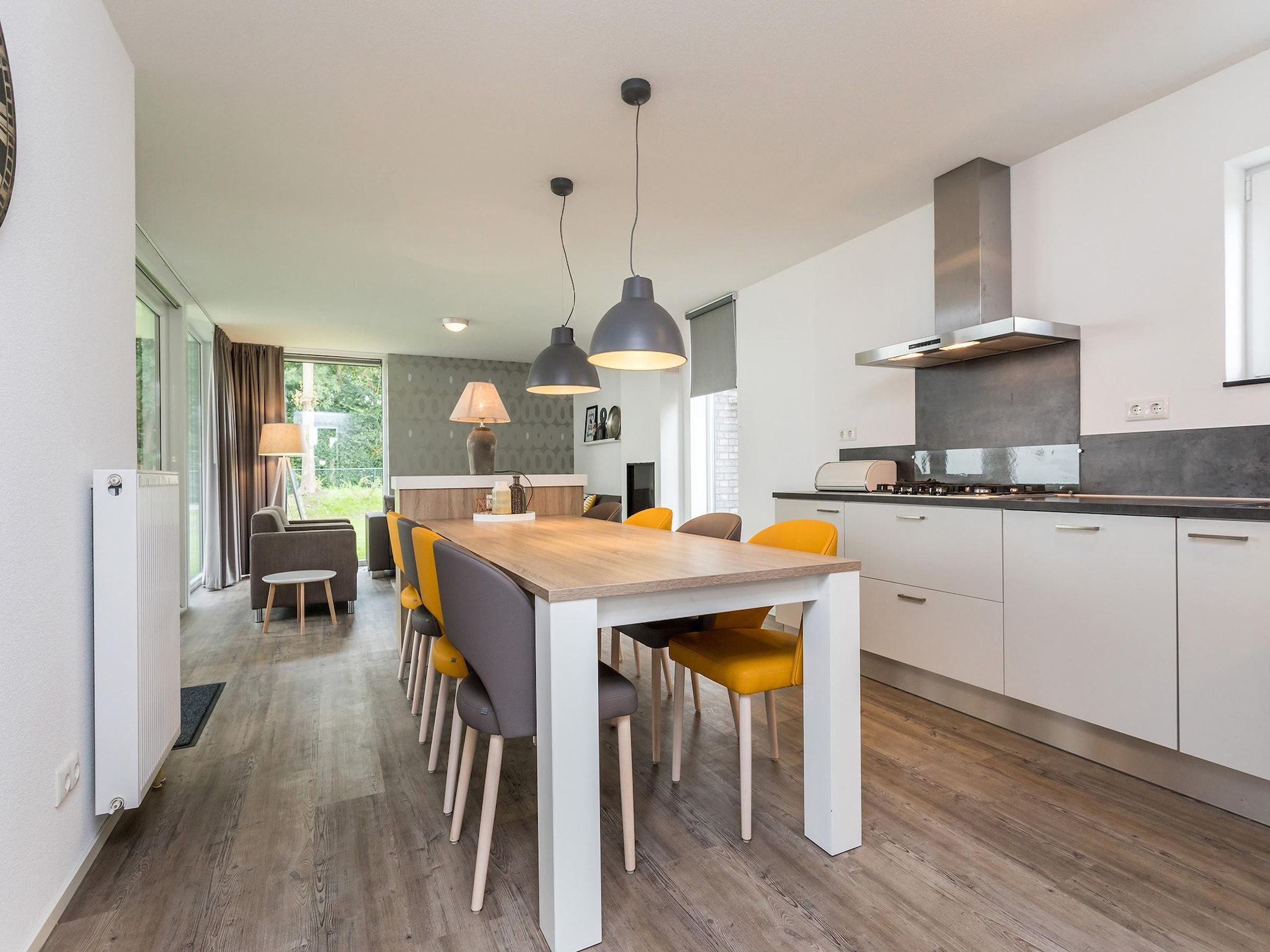 De eetkamer van Buitenhof De Leistert 28 in Roggel