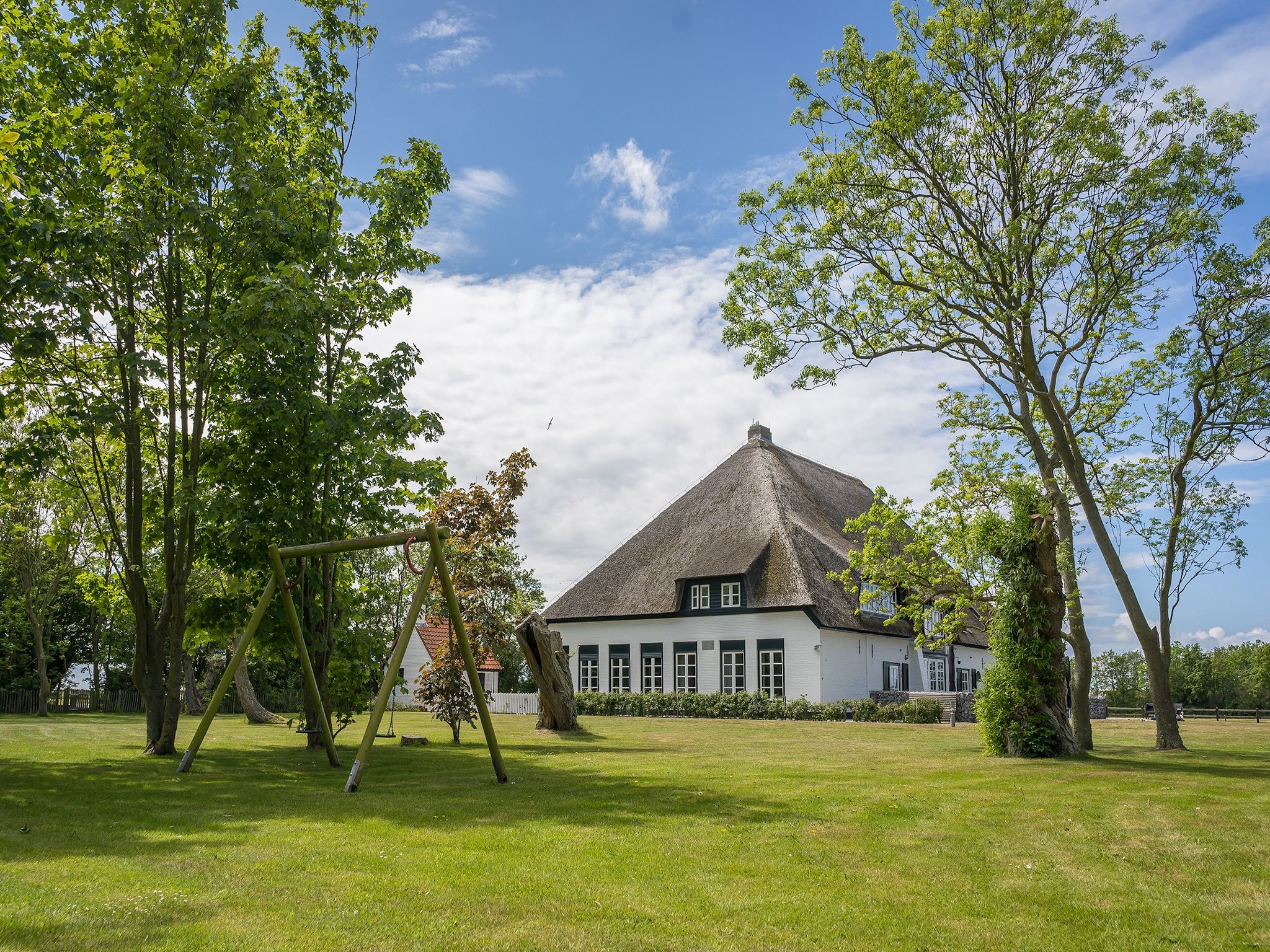 De tuin van Appartement Hoeve Holland R1 in De Cocksdorp - Texel