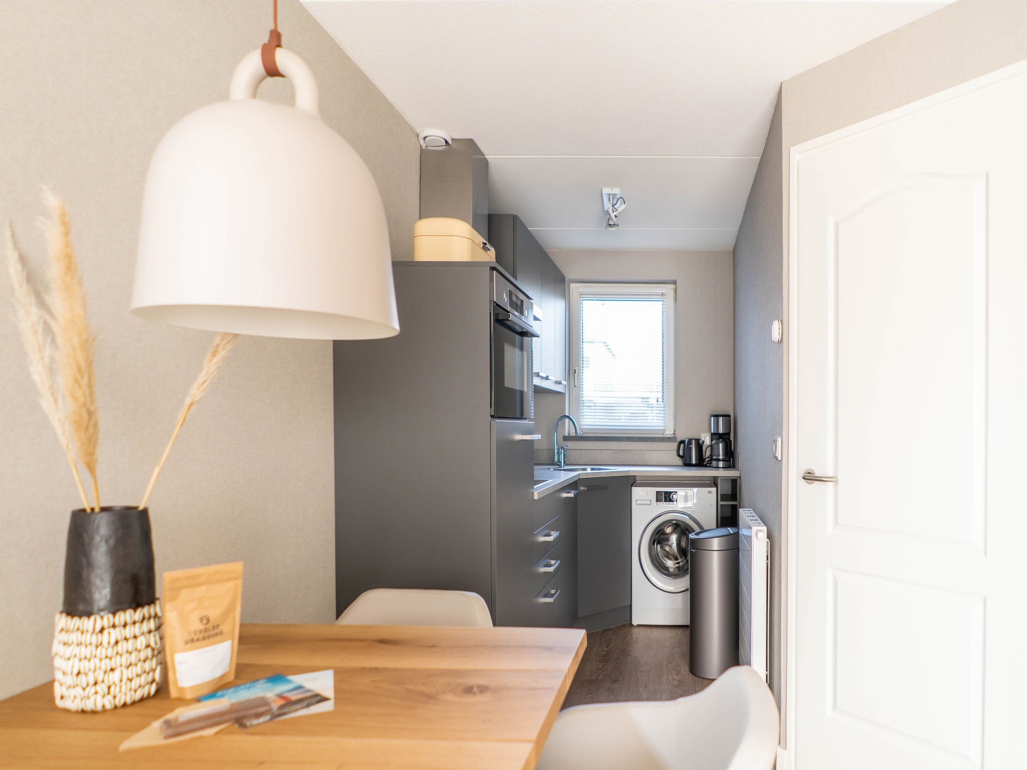 De keuken van Bungalow van der Linde D-8b in De Cocksdorp Texel