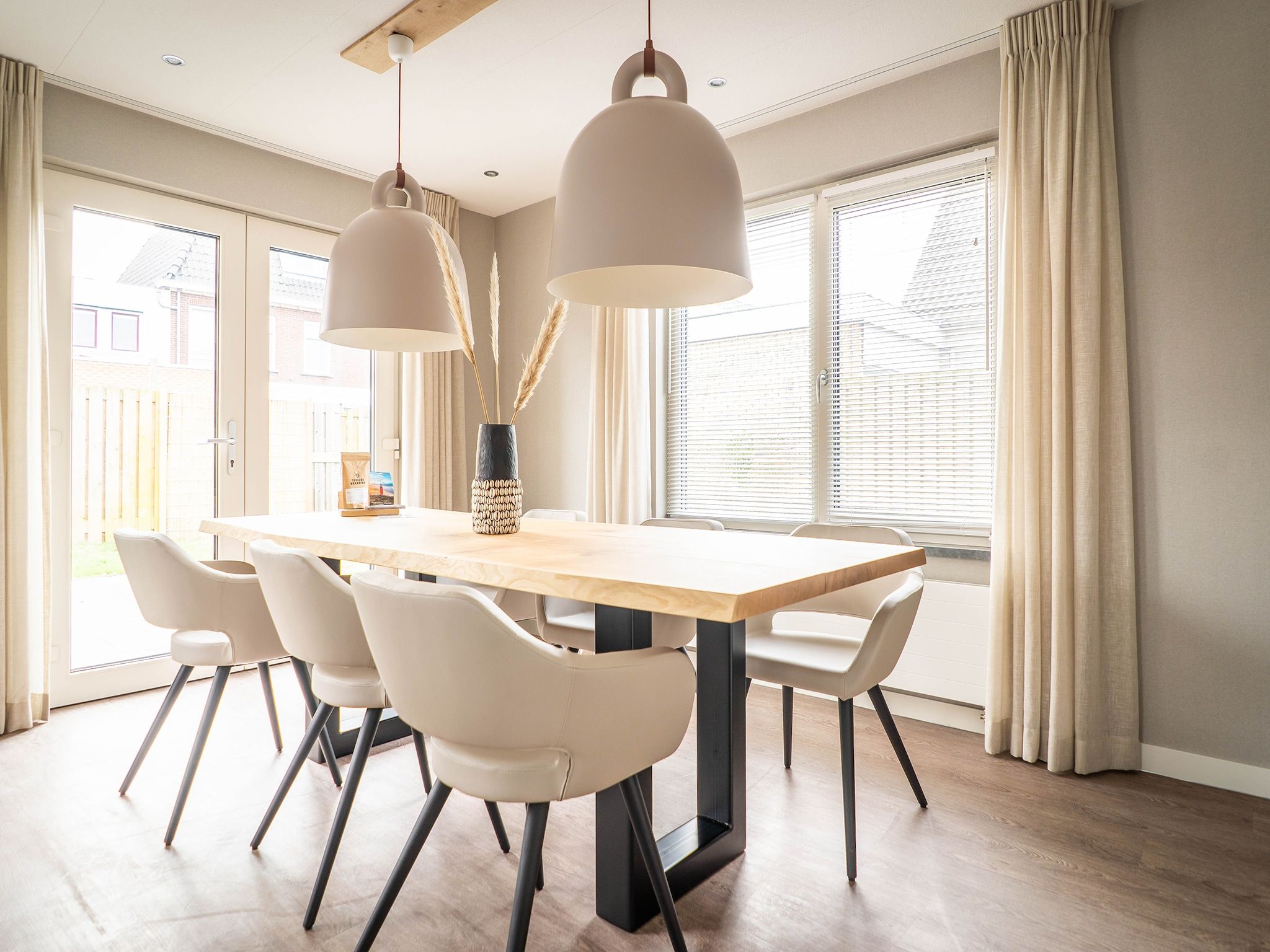 De eetkamer van Hodshonstraat B-12 in De Cocksdorp