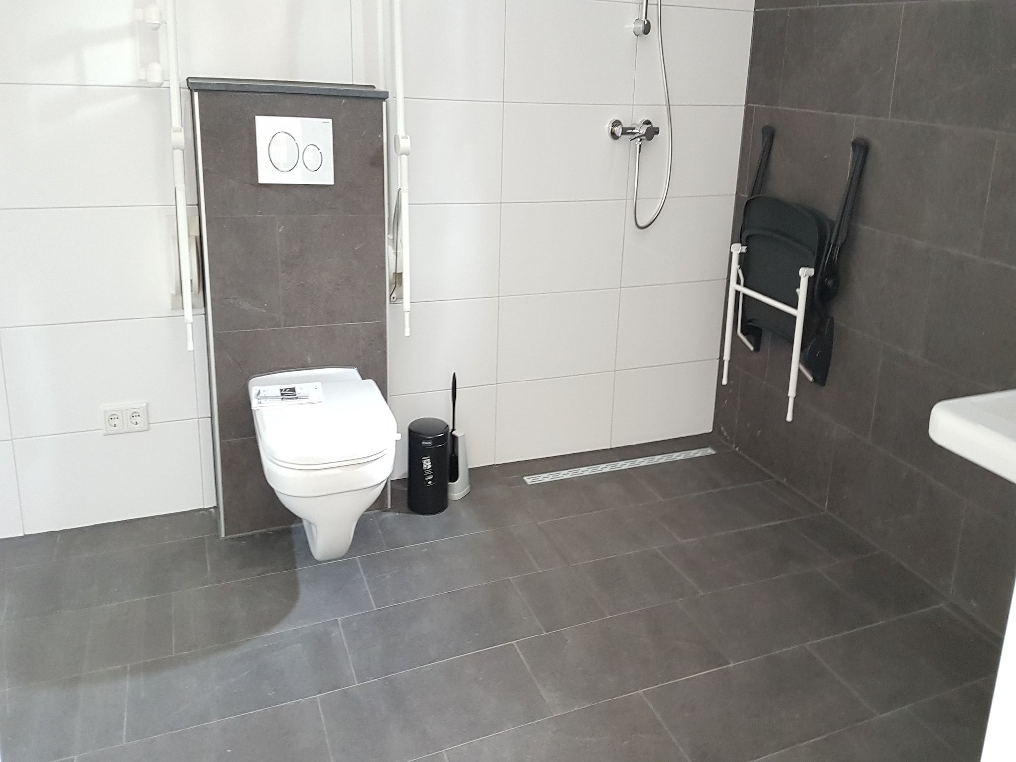 De badkamer van Villapark Ehzerburg 1 in Almen