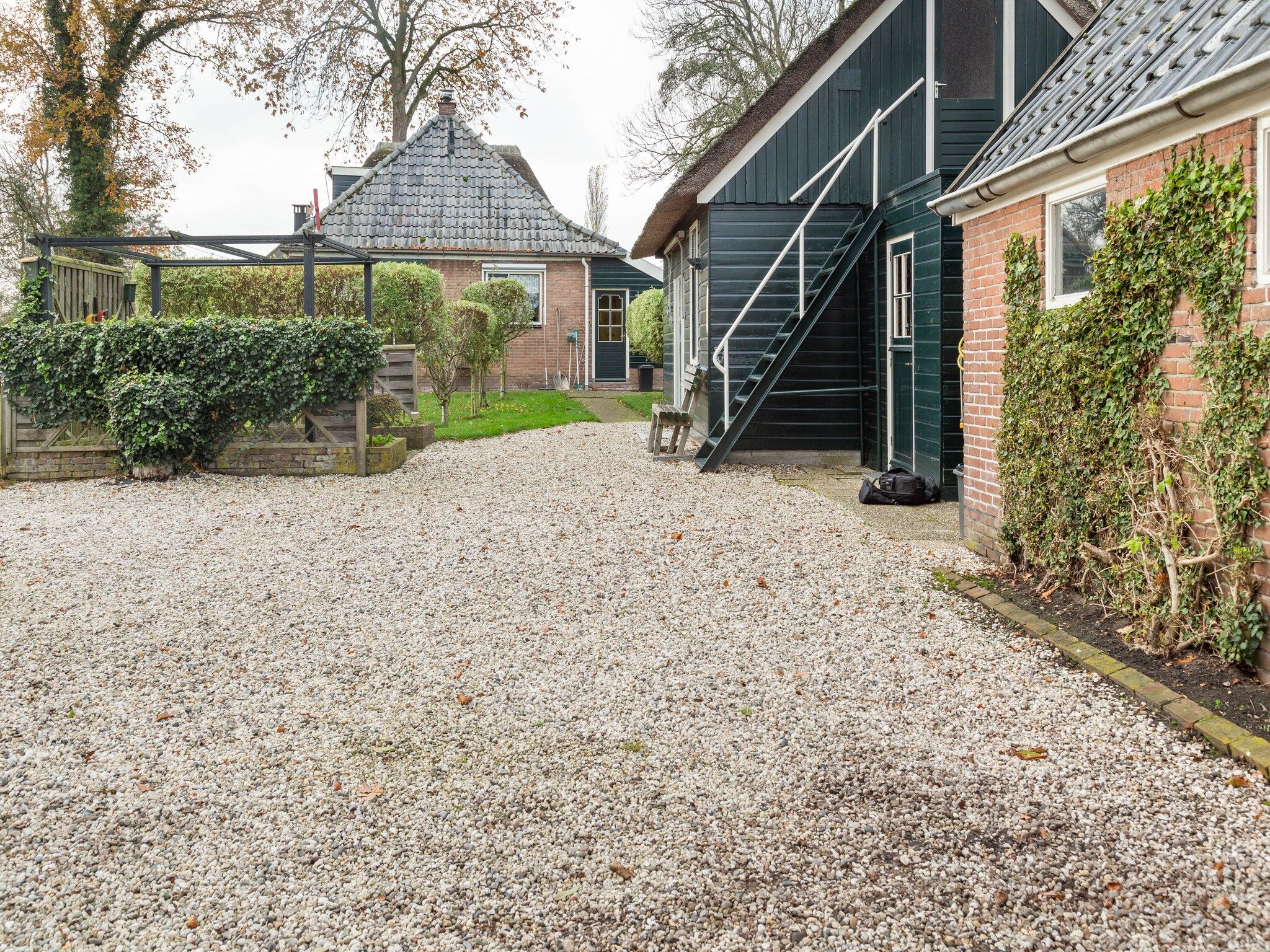 Aan de dwarsgracht in Giethoorn - Foto 7 van 40