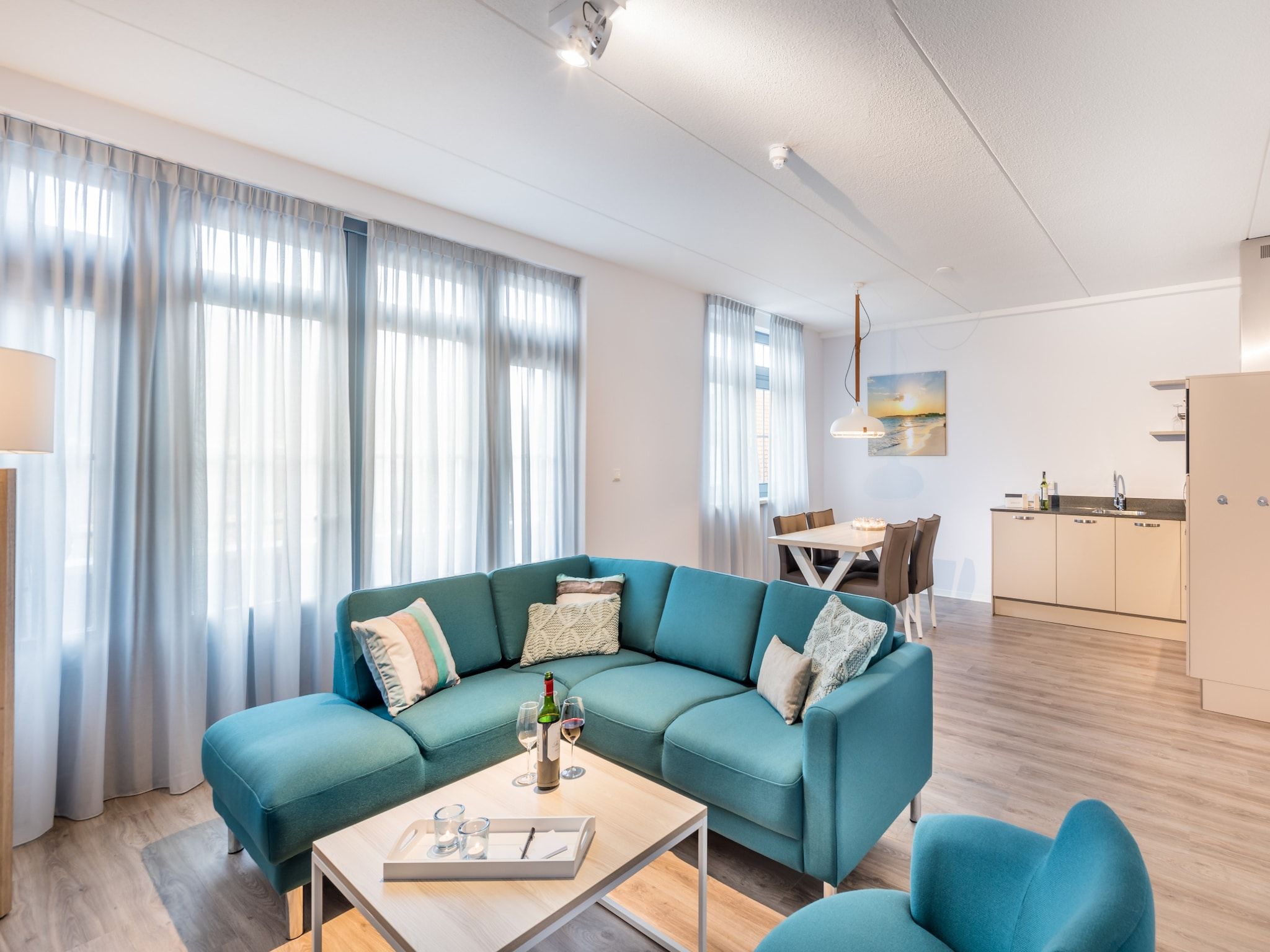 De woonkamer van Noordzee Résidence Dishoek 12 in Koudekerke