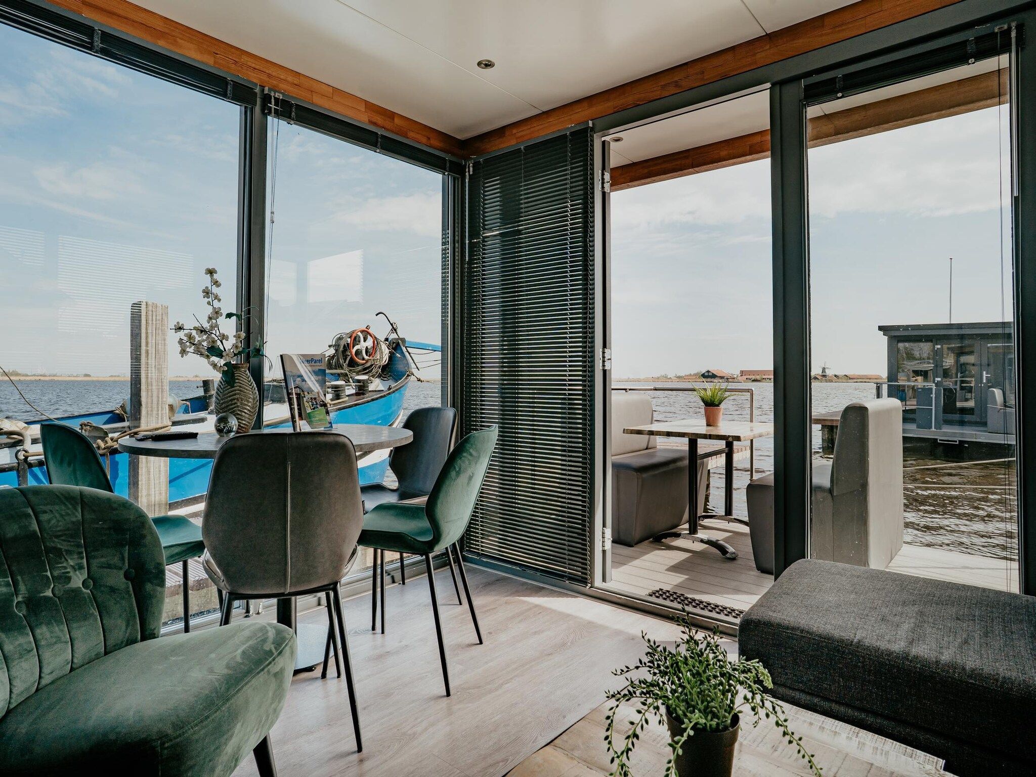 De eetkamer van Waterpark de Meerparel 9 in Uitgeest