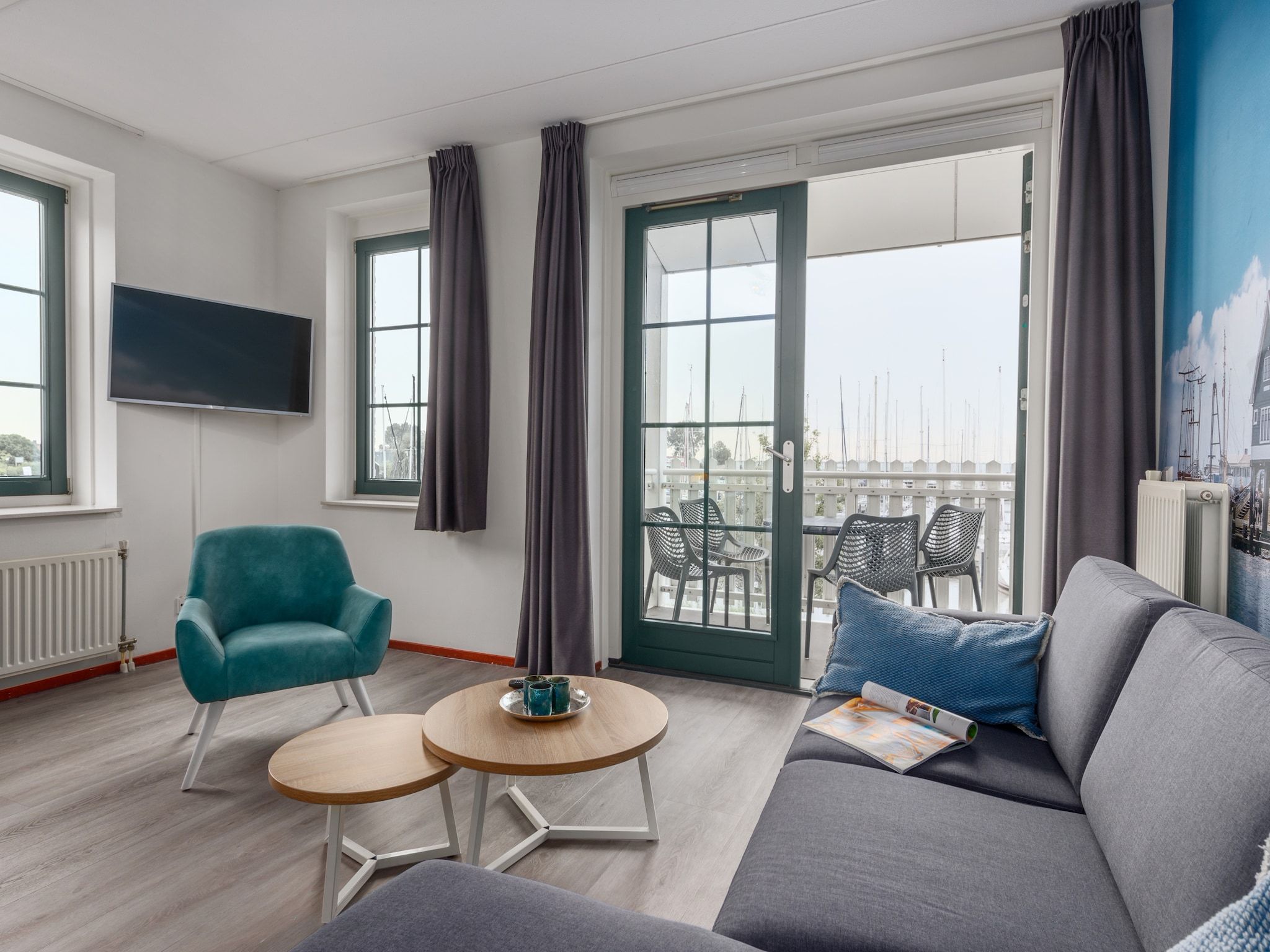 De woonkamer van Marinapark Volendam 10 in Volendam