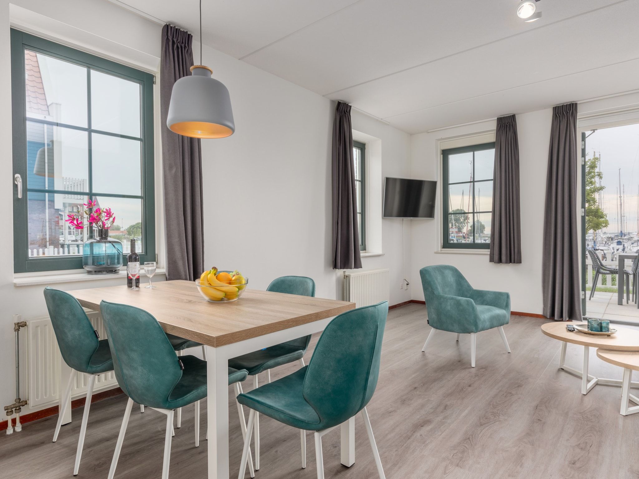 De eetkamer van Marinapark Volendam 11 in Volendam