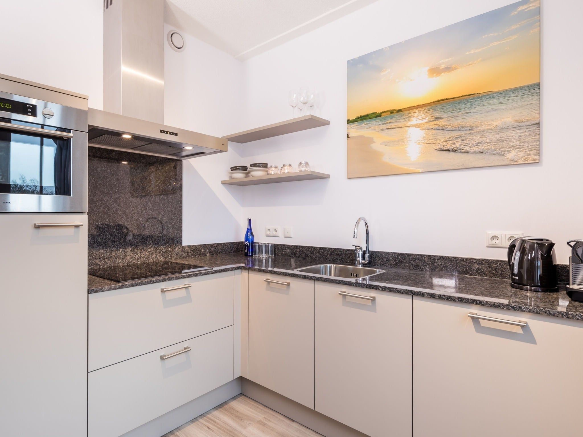 De keuken van Noordzee Résidence Dishoek 13 in Koudekerke