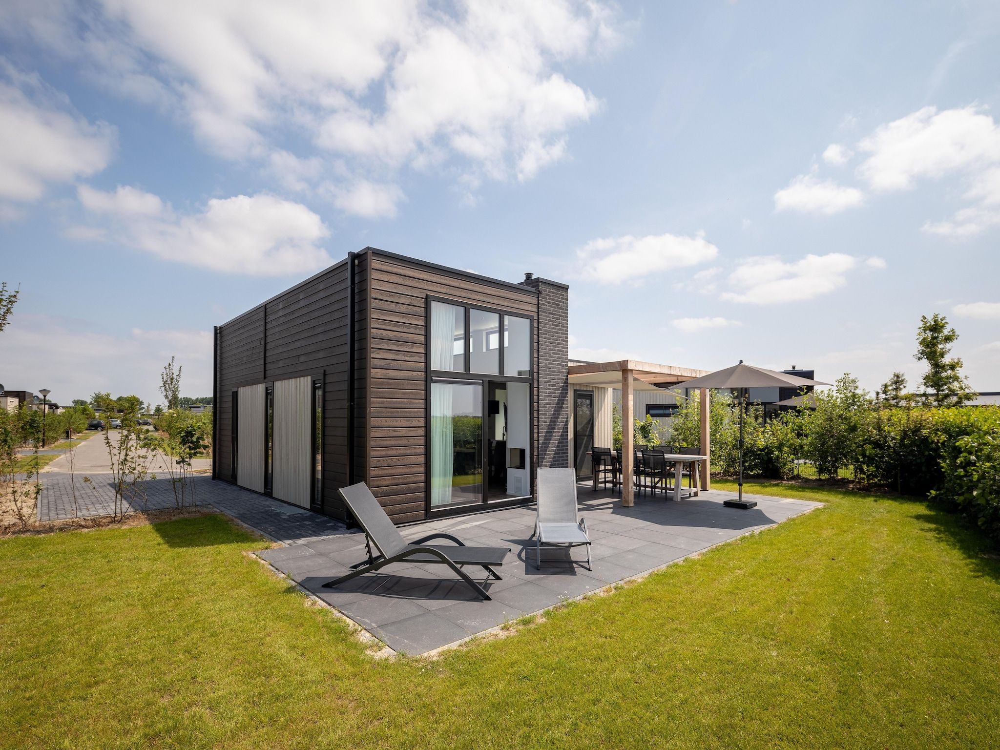 De buitenkant van Vakantiepark Zeedijk 2 in Herkingen