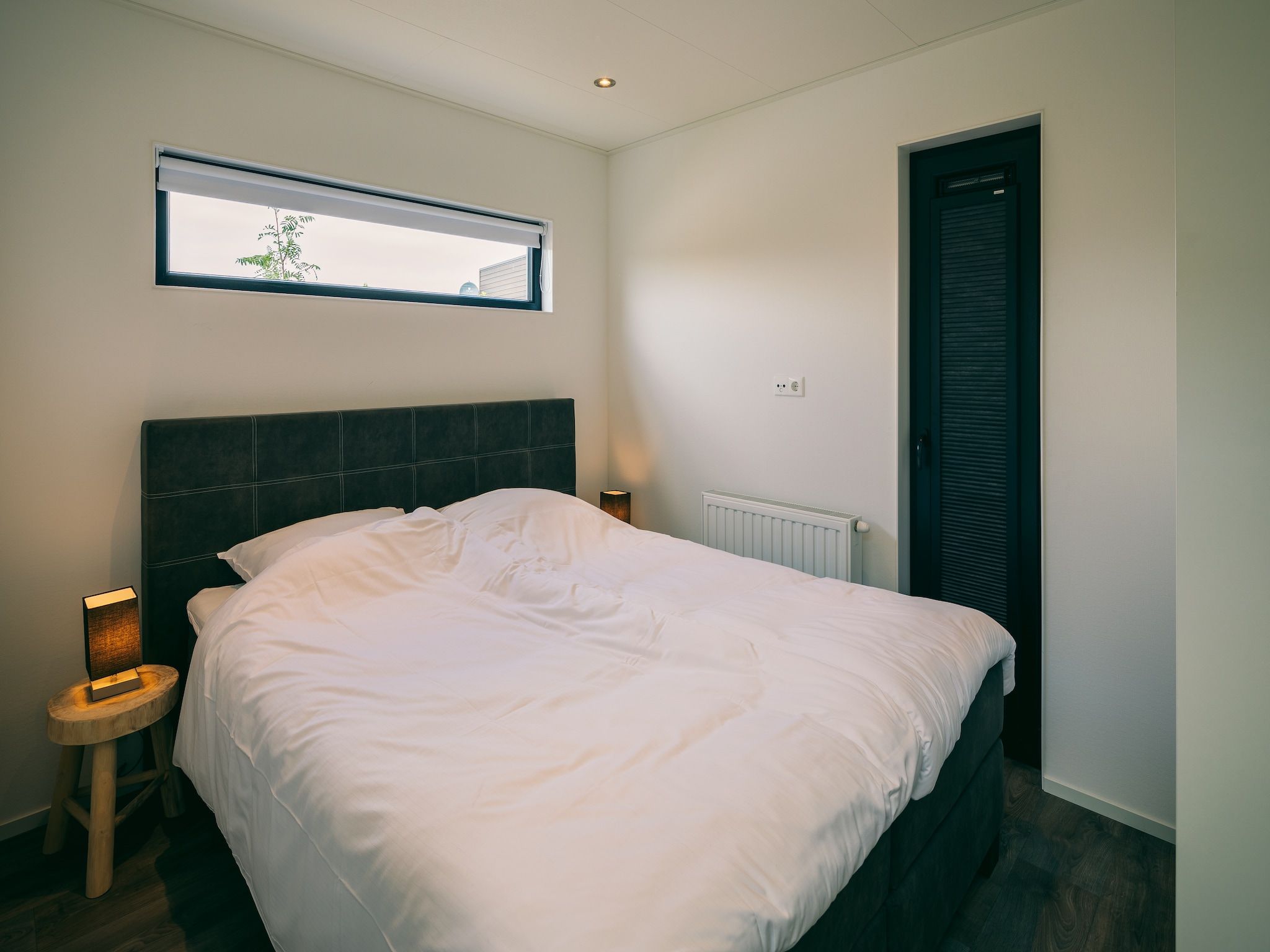 Een slaapkamer van Vakantiepark Zeedijk 4 in Herkingen