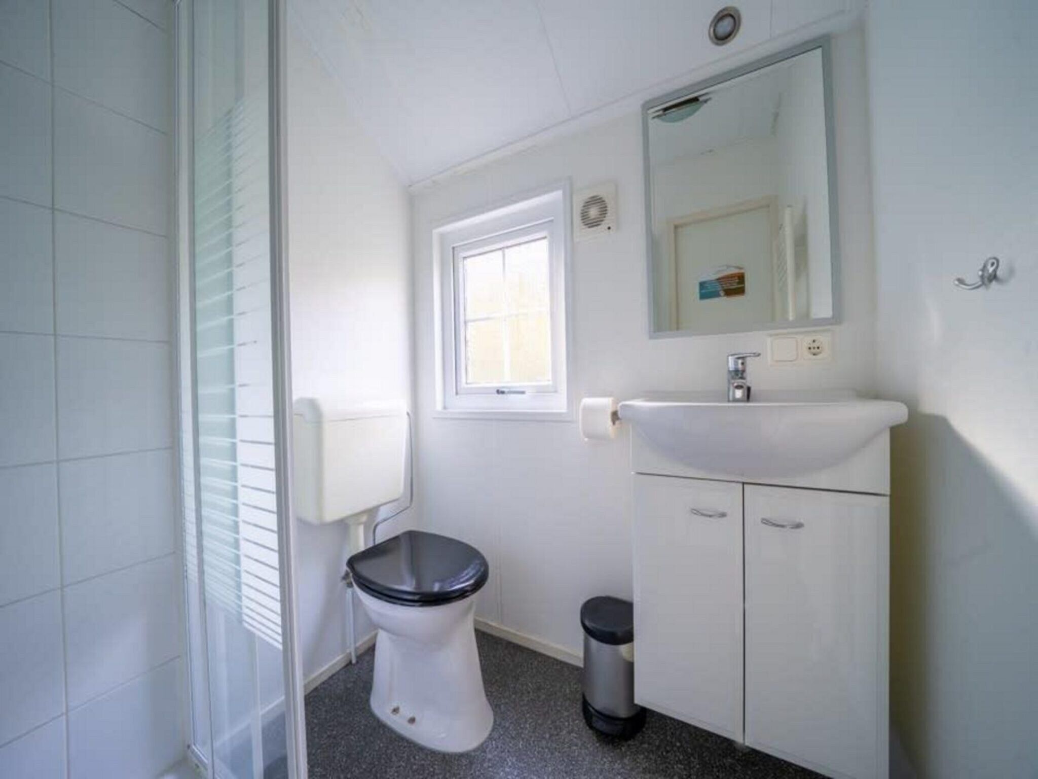 De badkamer van Boslodge 4 in Otterlo