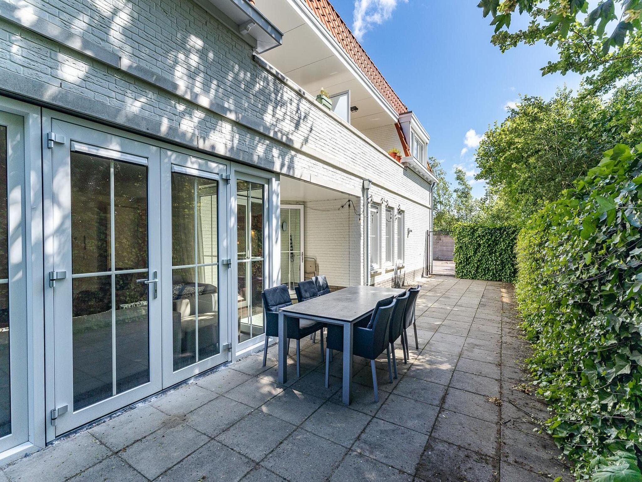Het terras van Appartement Duinhof Dishoek 13H - 6 pers de luxe in Koudekerke