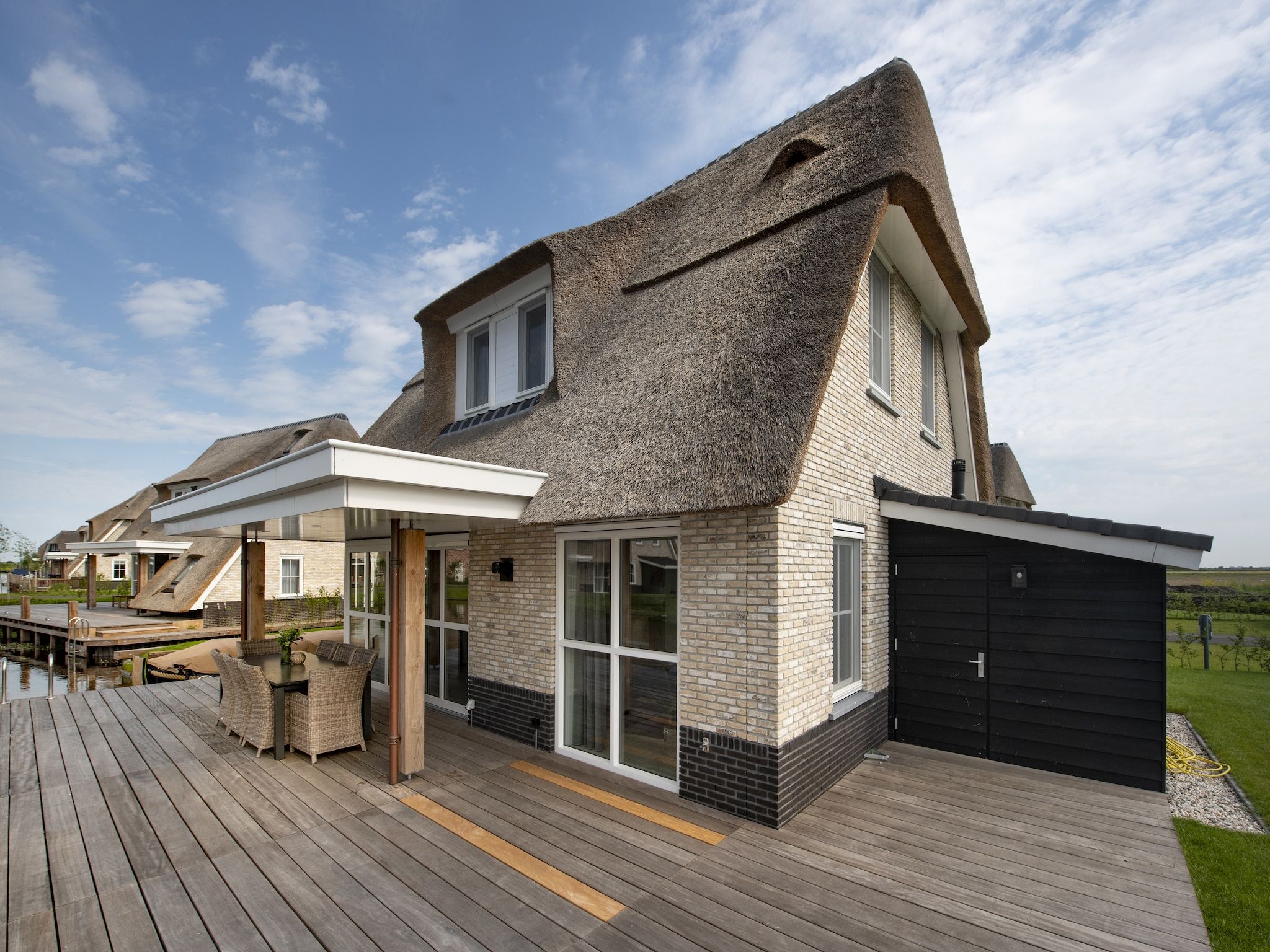De buitenkant van Friese Meren Villa's 5 in Delfstrahuizen