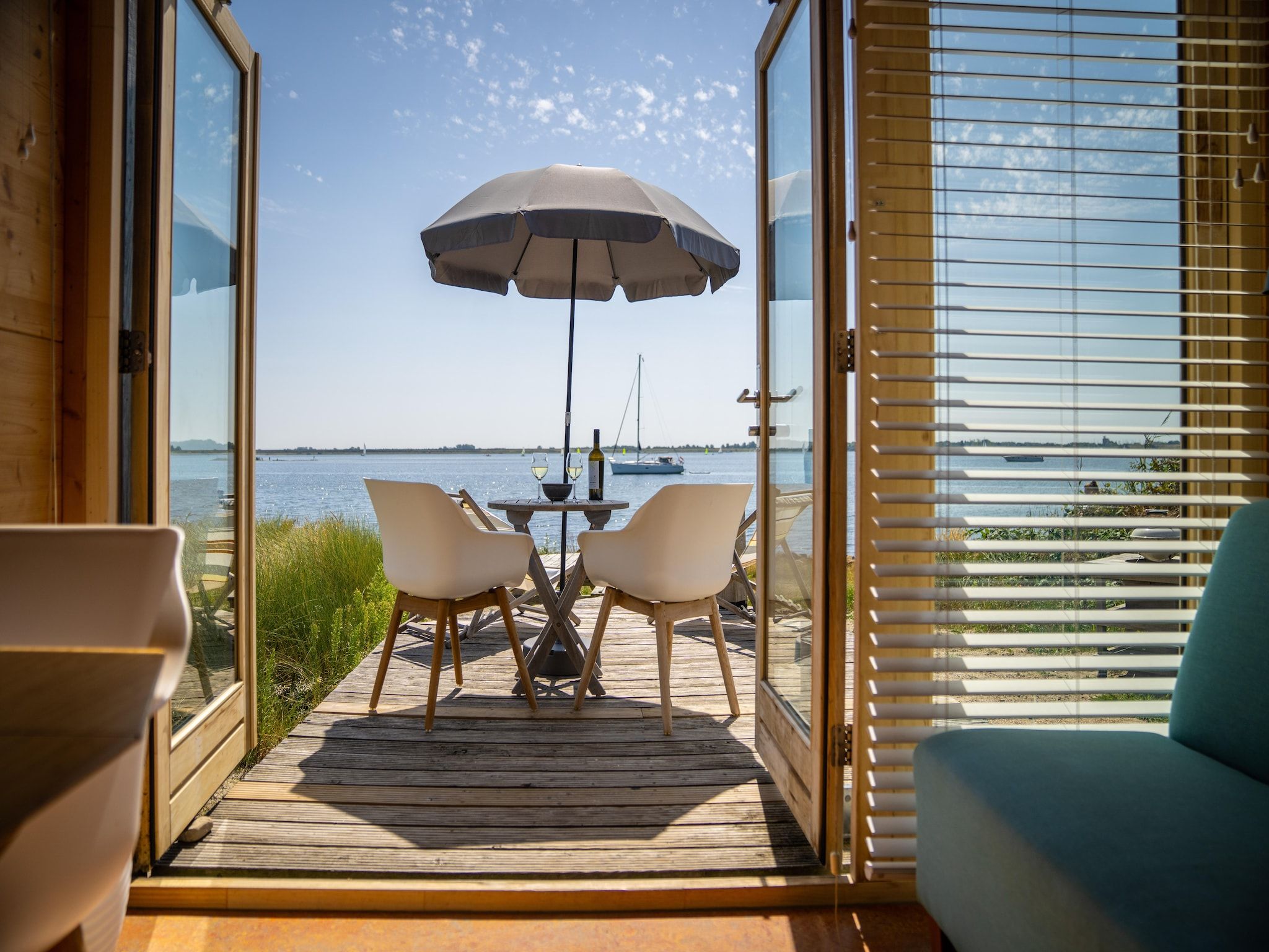 Het terras van Eco Resort Grevelingenstrand in Ouddorp